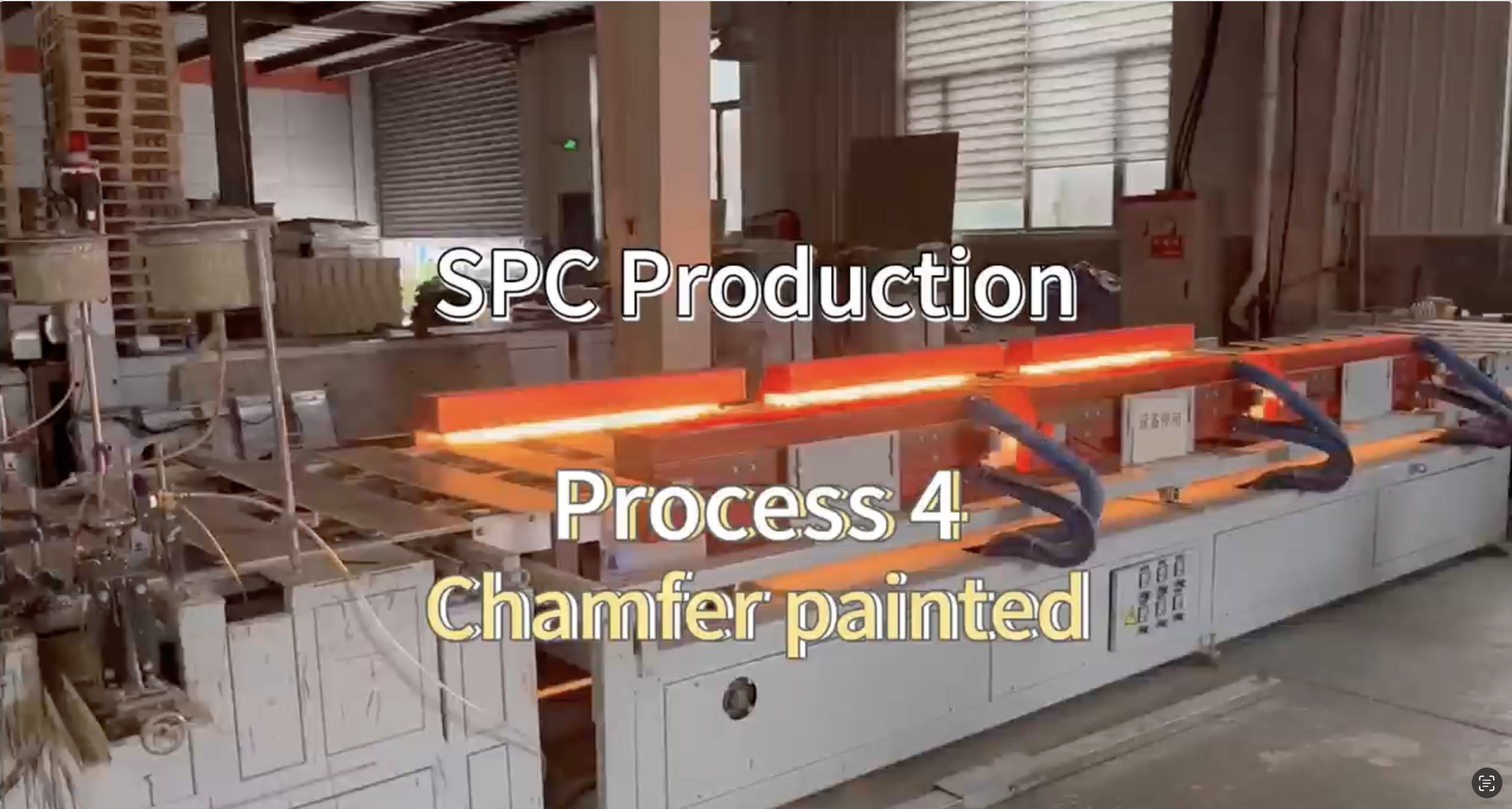 4_Pintura de chaflán profesional en SPC Flooring Manufacturing_Emosin Flooring Factory