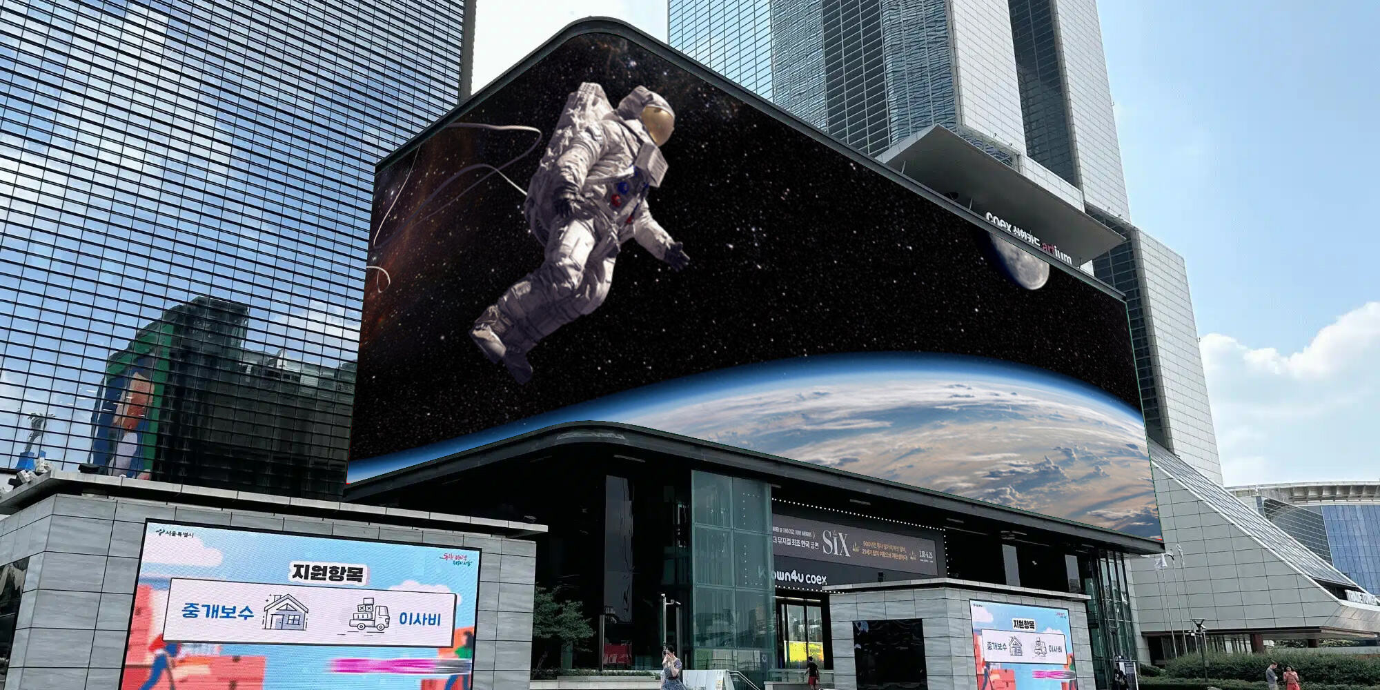 Custom naked eye 3D LED billboard installed on a commercial building facade by Color Art.jpg