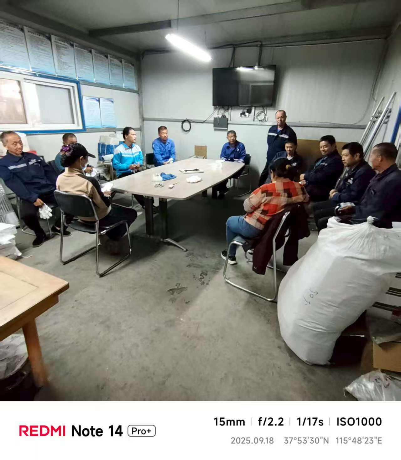 Järjestä aamuisin ja iltain sineturvallisuuskokoukset joka päivä