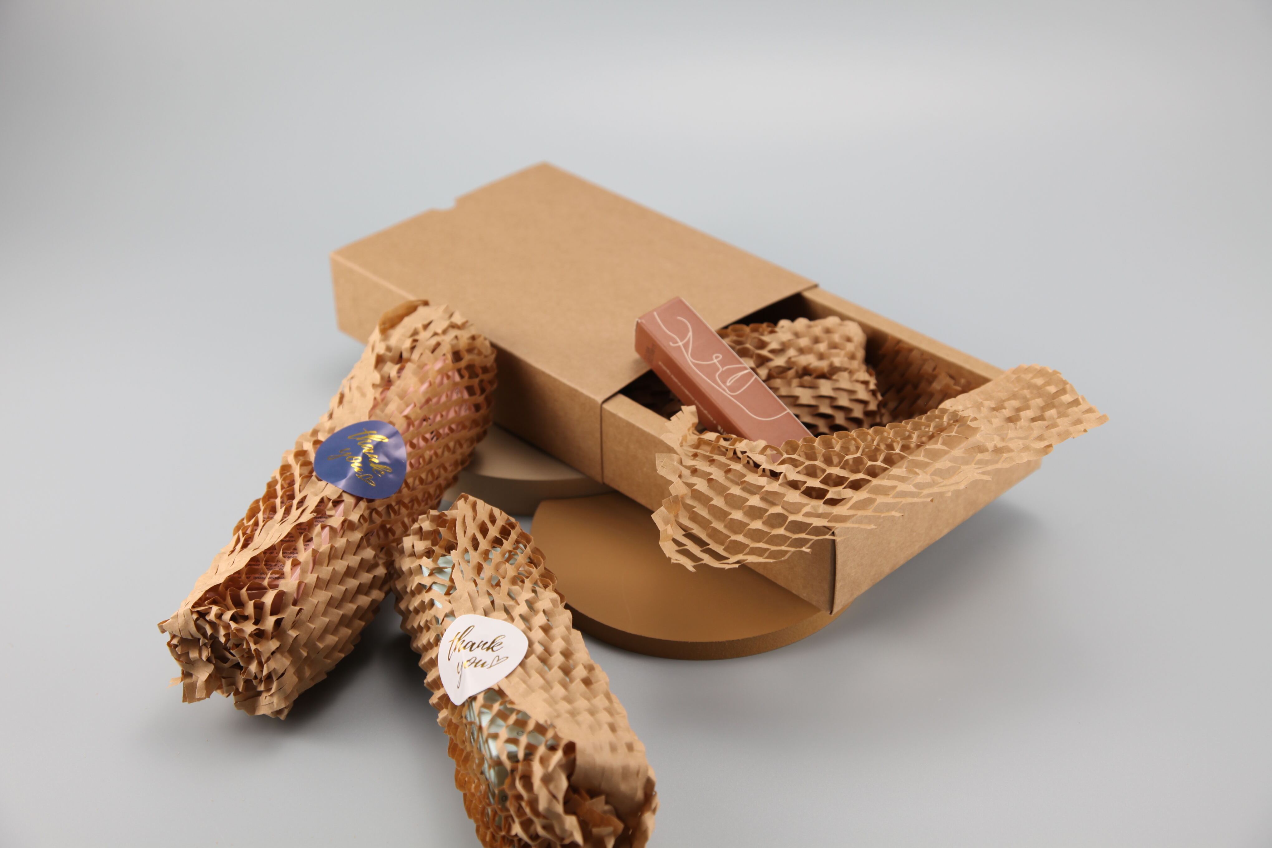 Quae Sunt Comoda Usus Filorum Papiri Tridimensionalium Cancellatorum ad Mittendum?