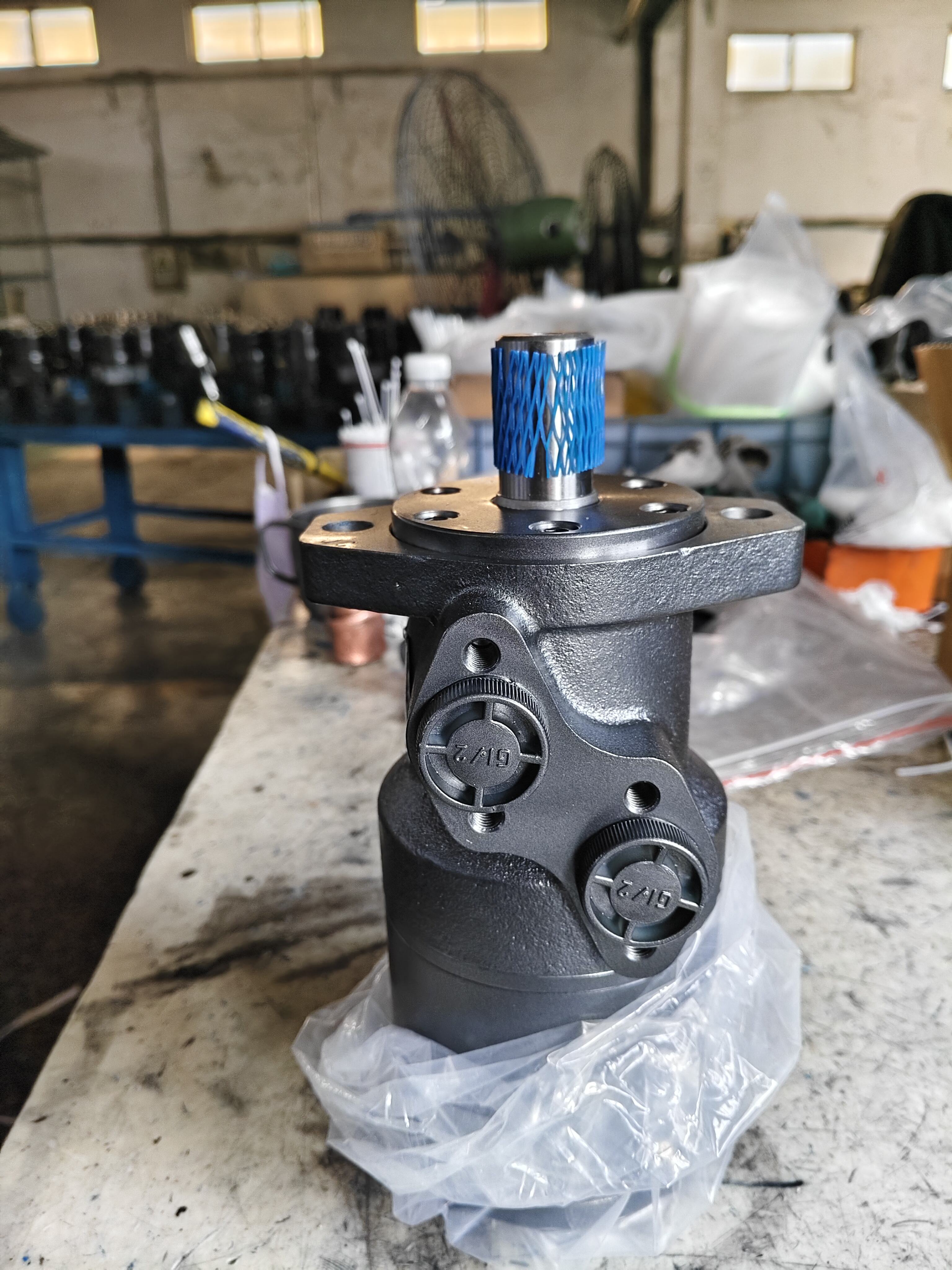 Why can't hydraulic motors be driven by water?