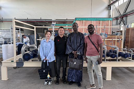 Senegalese customers visited us and successfully signed a contract for outdoor vehicle-mounted mobile water purification equipment