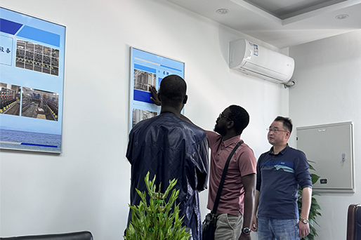 Senegalese customers visited us and successfully signed a contract for outdoor vehicle-mounted mobile water purification equipment