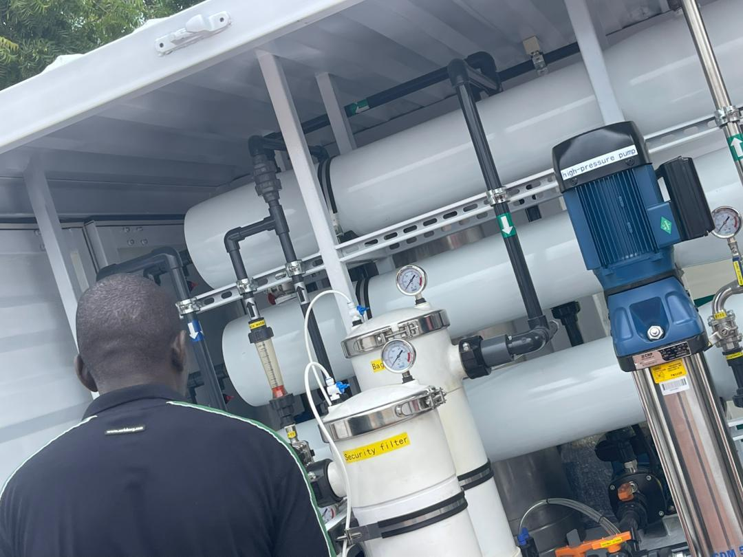 Senegalese customers visited us and successfully signed a contract for outdoor vehicle-mounted mobile water purification equipment