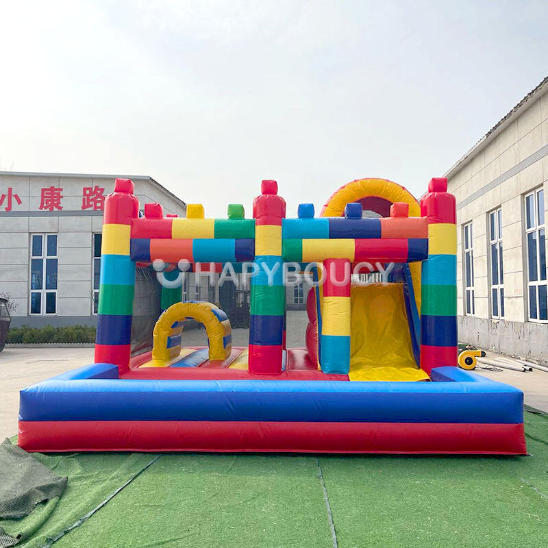 Maison de Jeu Inflatable Commerciale en PVC avec Blocs de Construction Mega Blocks Château Bouncy pour Enfants avec Glissière et Piscine en Vente