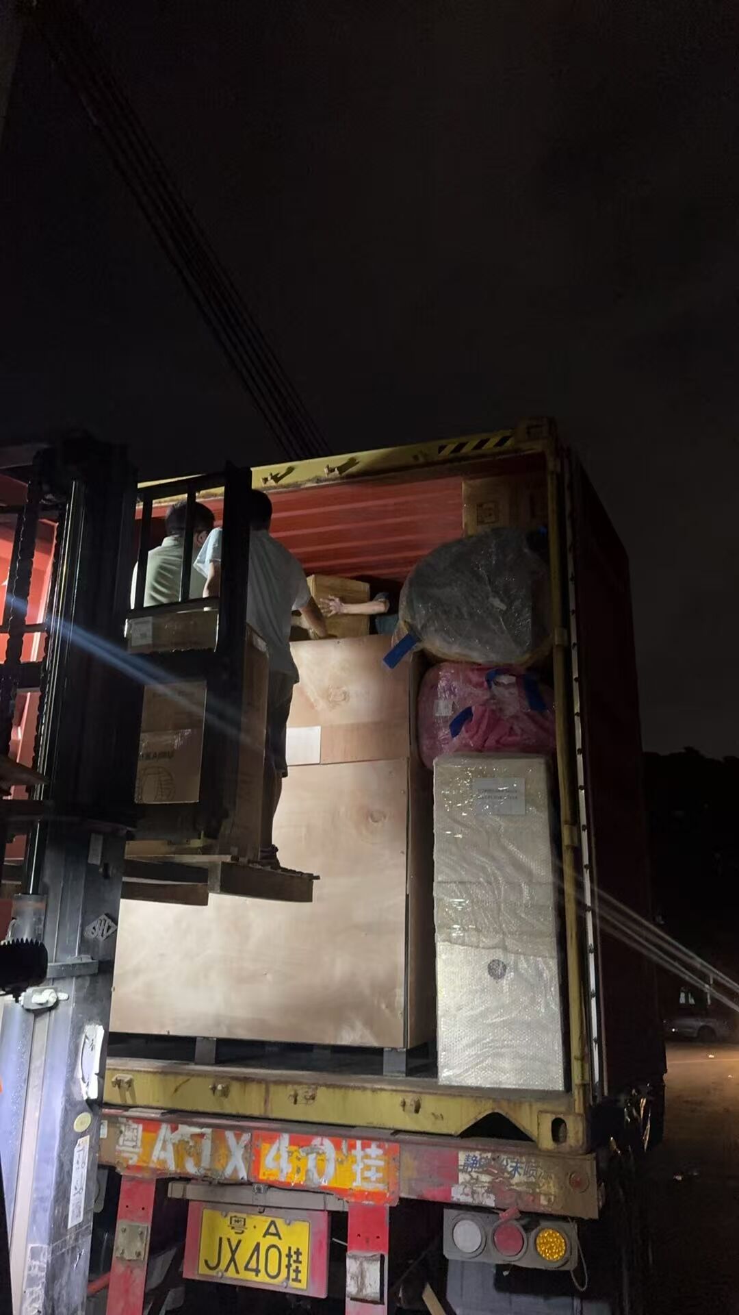 Loading 40HQ with inflatable games for USA