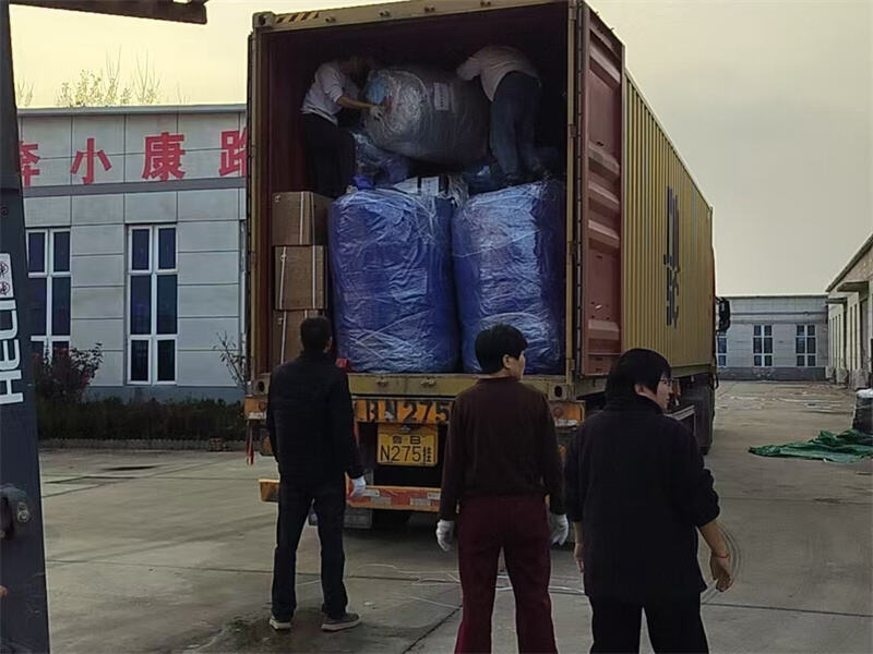 Loading 40HC for Germany ,full of Inflatable castle and Inflatable slide and Inflatable sofa pool bar