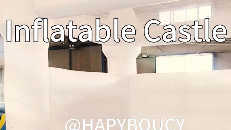Castello-trampolino bianco a punta