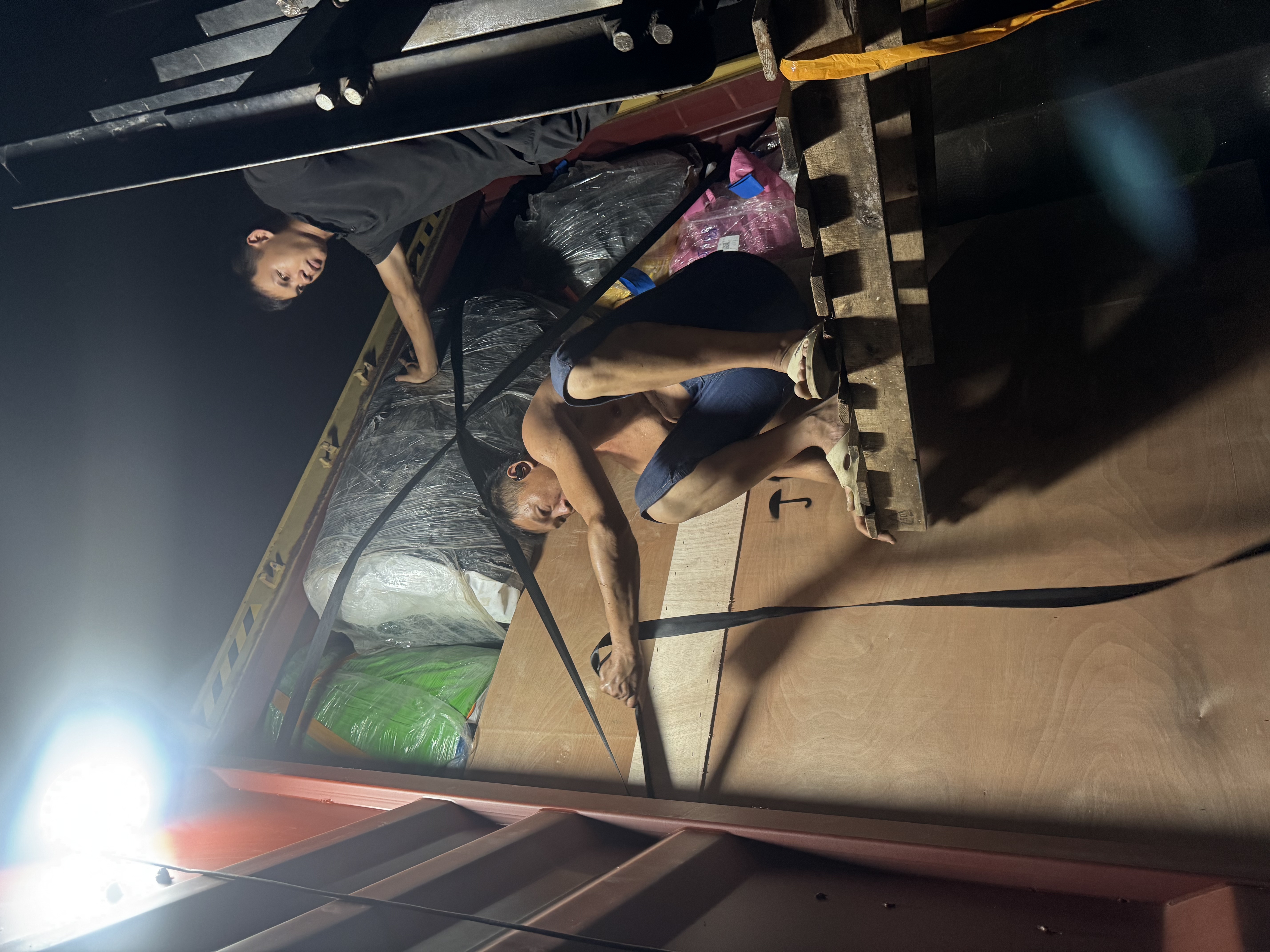Loading 40HQ for Inflatable meltdown game and inflatable Rodeo bull game