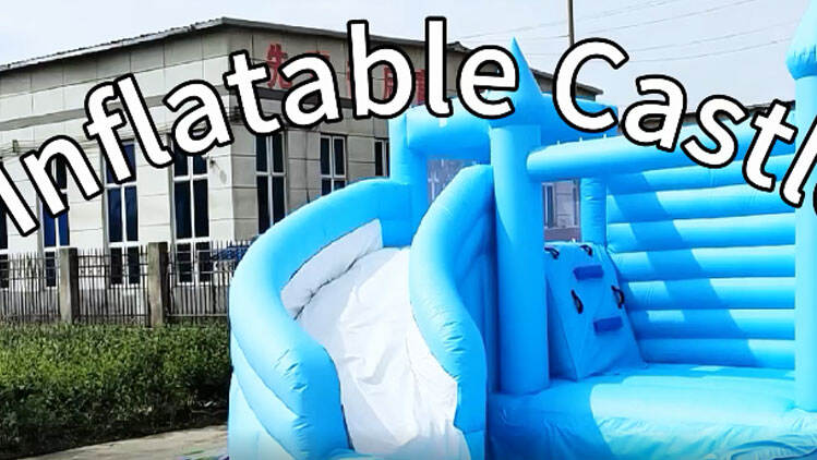 Trampolino gonfiabile azzurro chiaro
