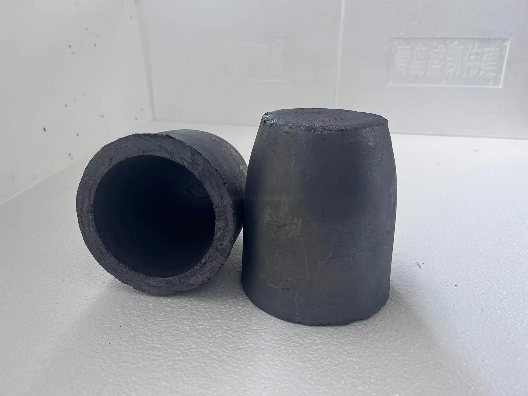 Manufacturer Custom Silicon Carbide Graphite Crucible Clay Graphite Crucible