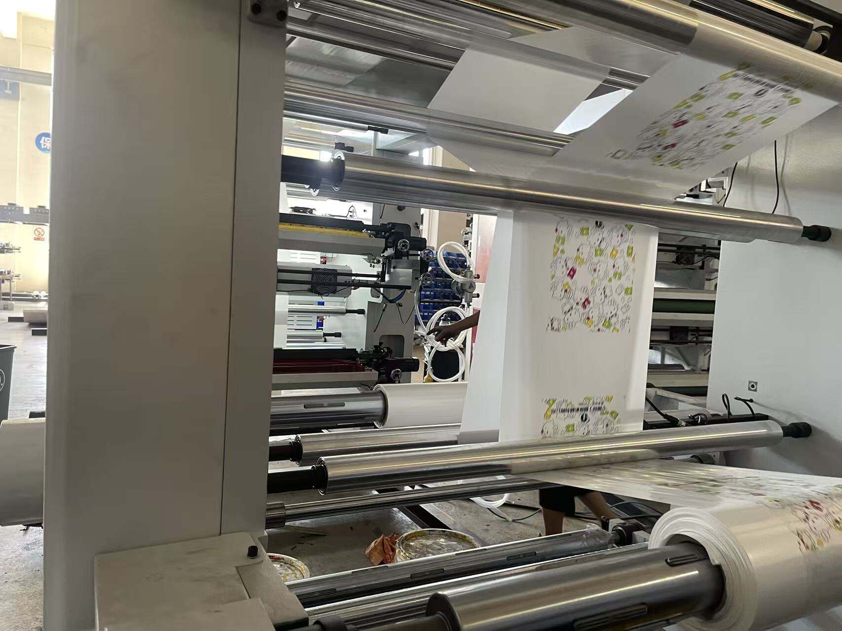 Why is water-based ink flexographic printing machine widely used in food packaging production?