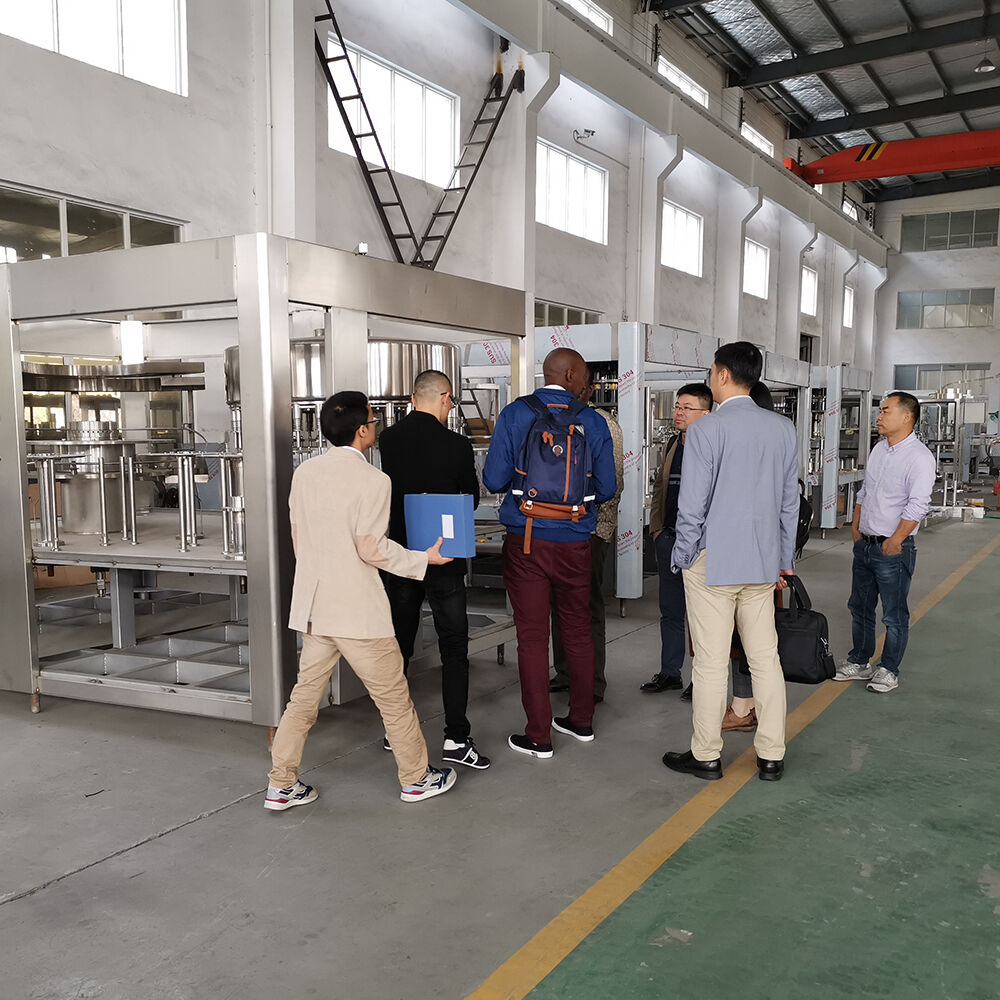 插图2Uganda 15000BPH PET bottle water filling production line from A to Z.jpg