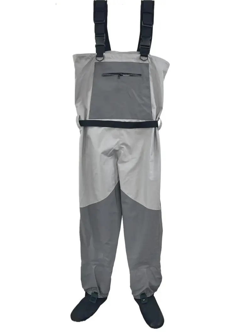Cum alegi pantalonii de pescuit pentru diferite tipuri de apă?