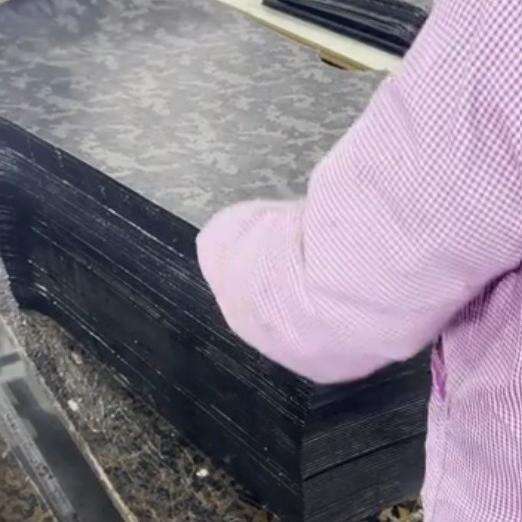 Aplicarea Adezivului pe Suprafețele Marginale ale Laminatului