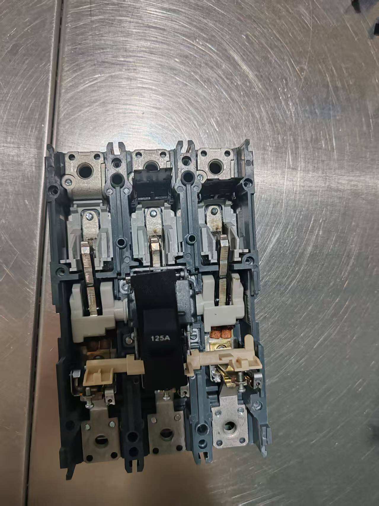 enclosed molded case switch