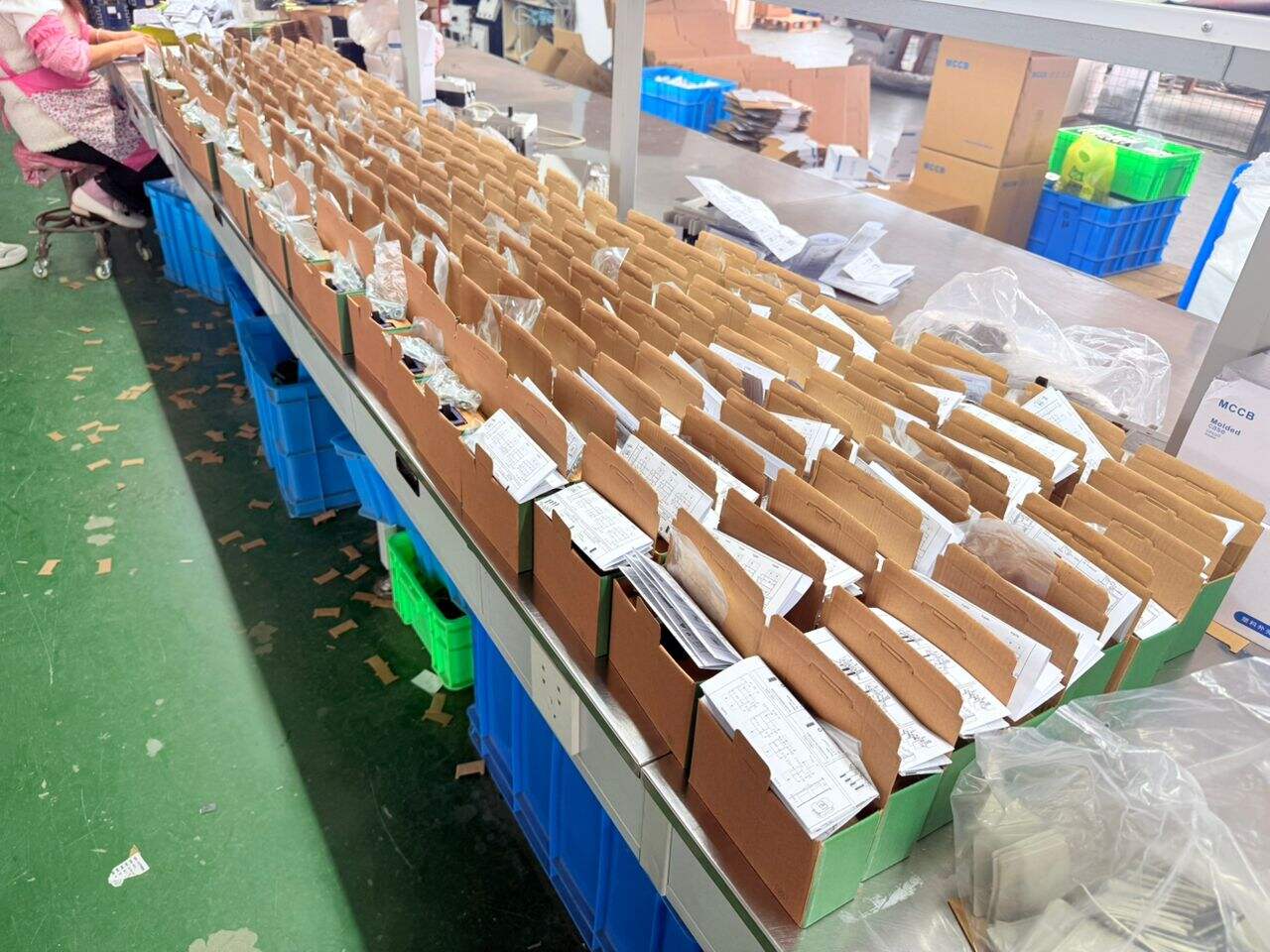 4 pole molded case circuit breaker -10