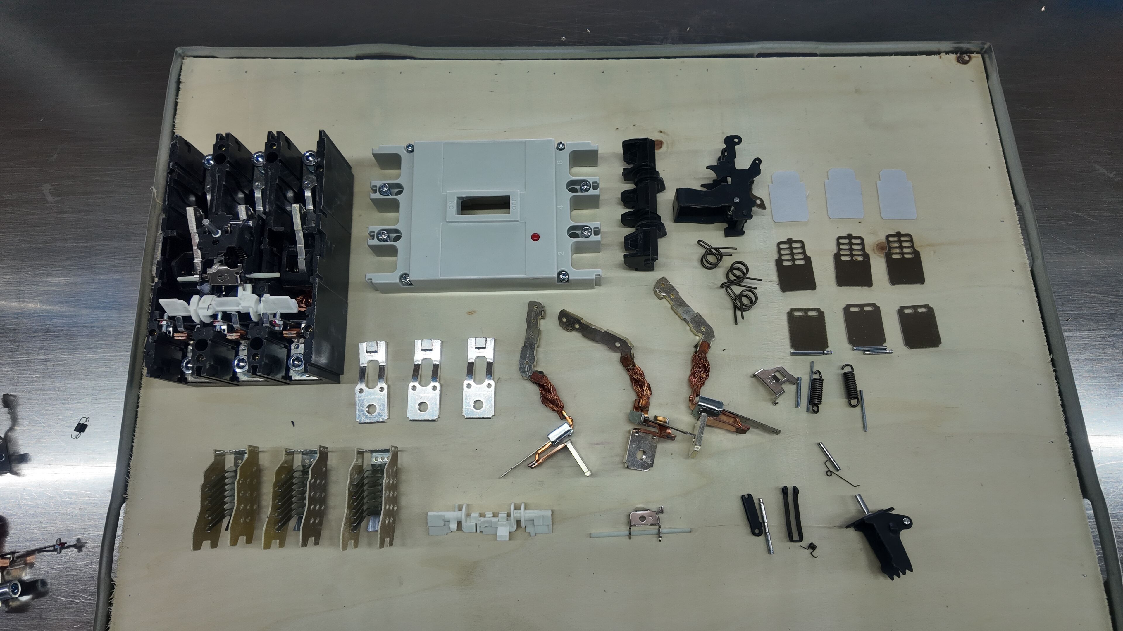 MTM1  3P/4P 63A-1600A  Molded case circuit breakers  AC MCCB details