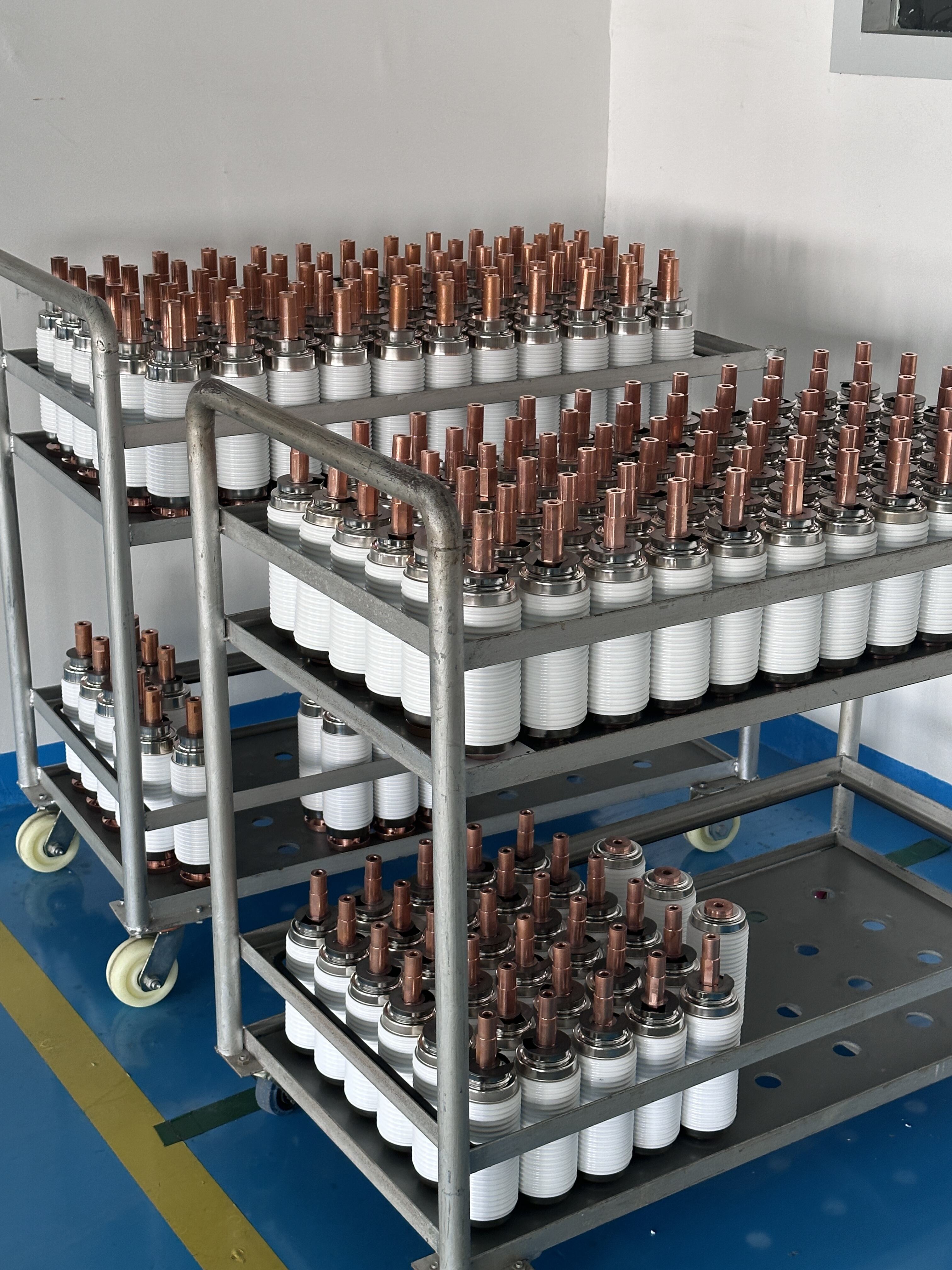 ZW32 Outdoor Vacuum Circuit Breaker 12kV 630A for Pole-Mounted Applications supplier