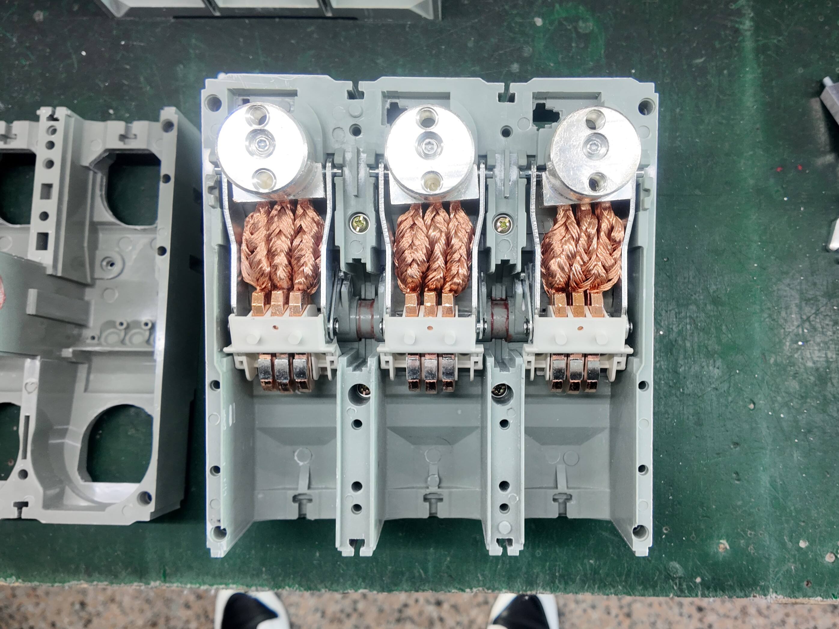 MTNSX1600A MCCB 1600A 3P Molded Case Circuit Breaker for Power Distribution supplier