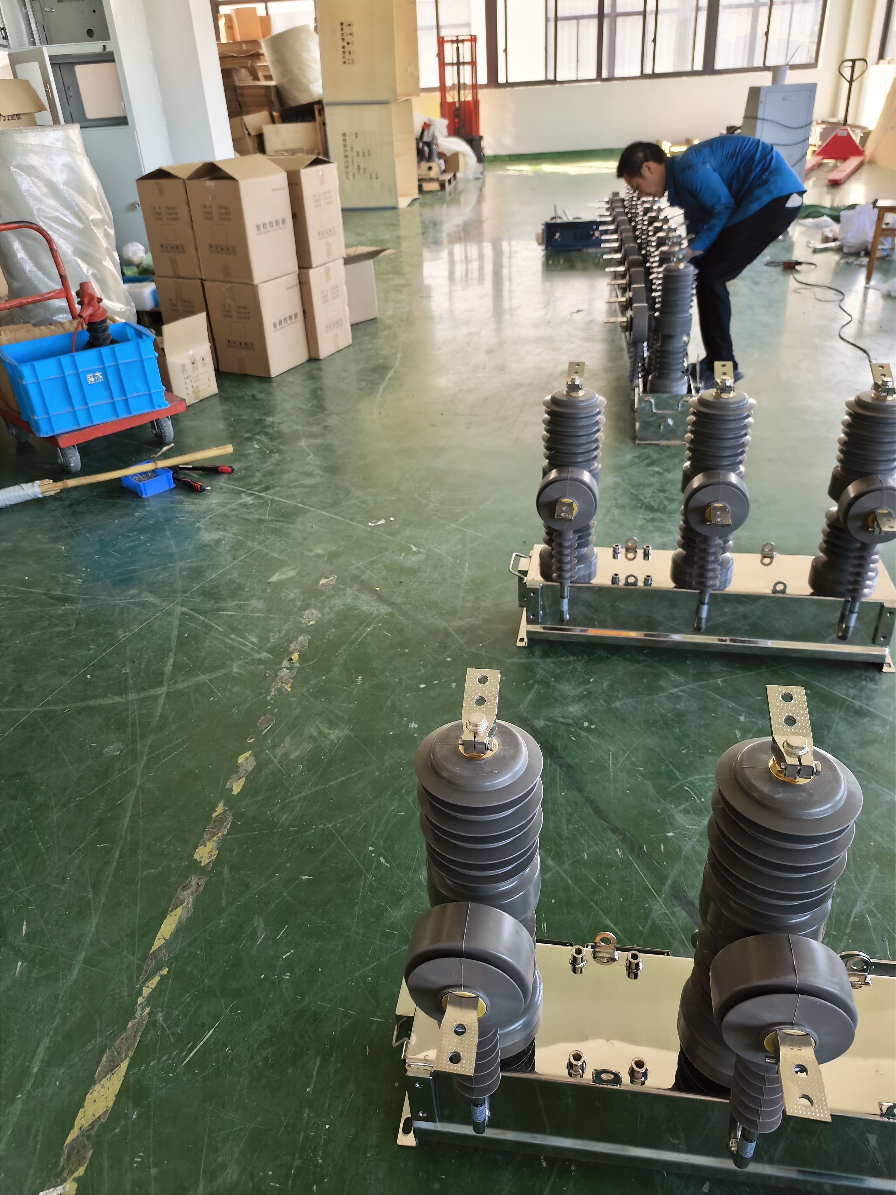 zw32 outdoor vacuum circuit breaker 12kv 630a for pole mounted applications-18