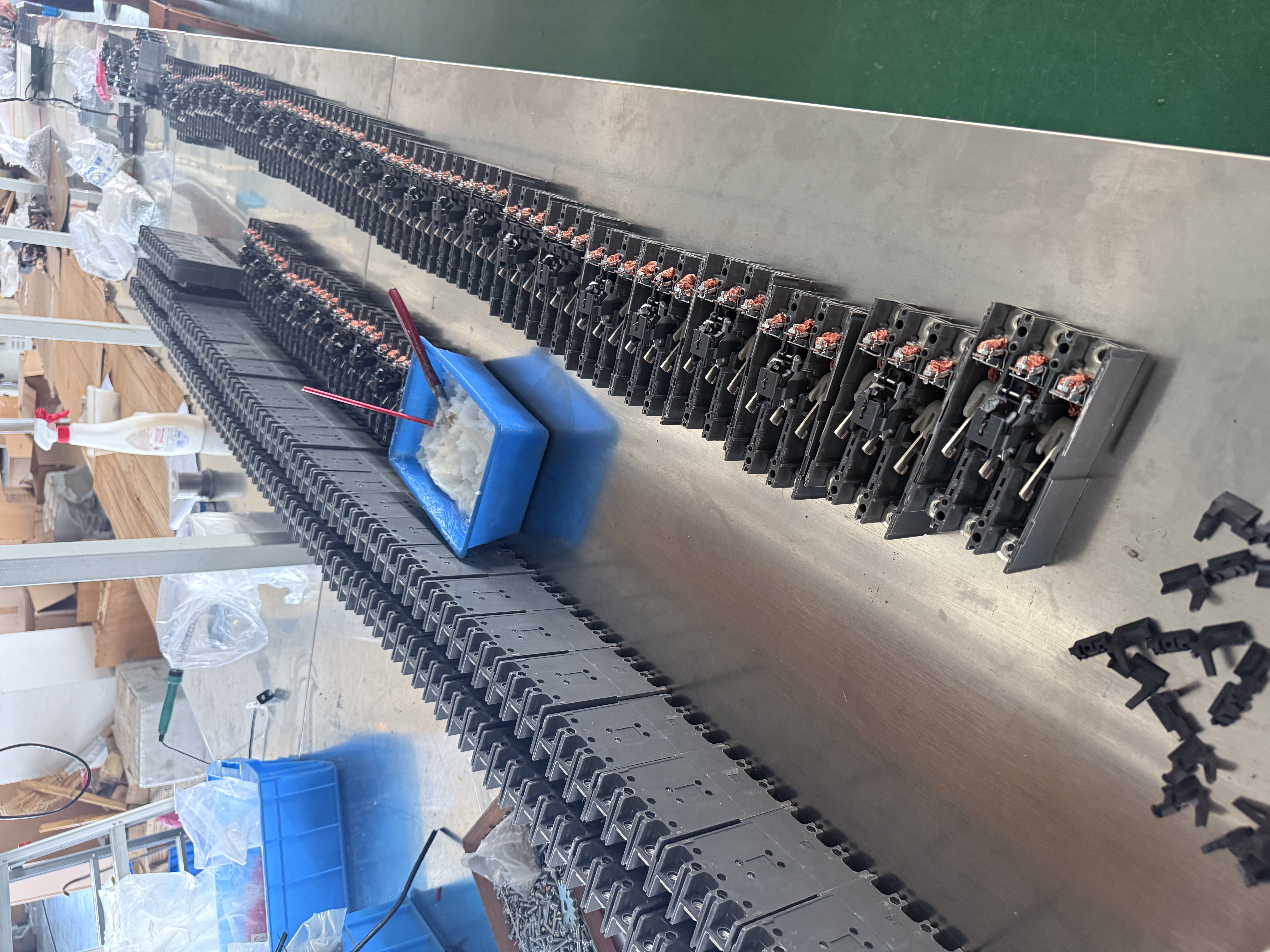 4 pole molded case circuit breaker -12