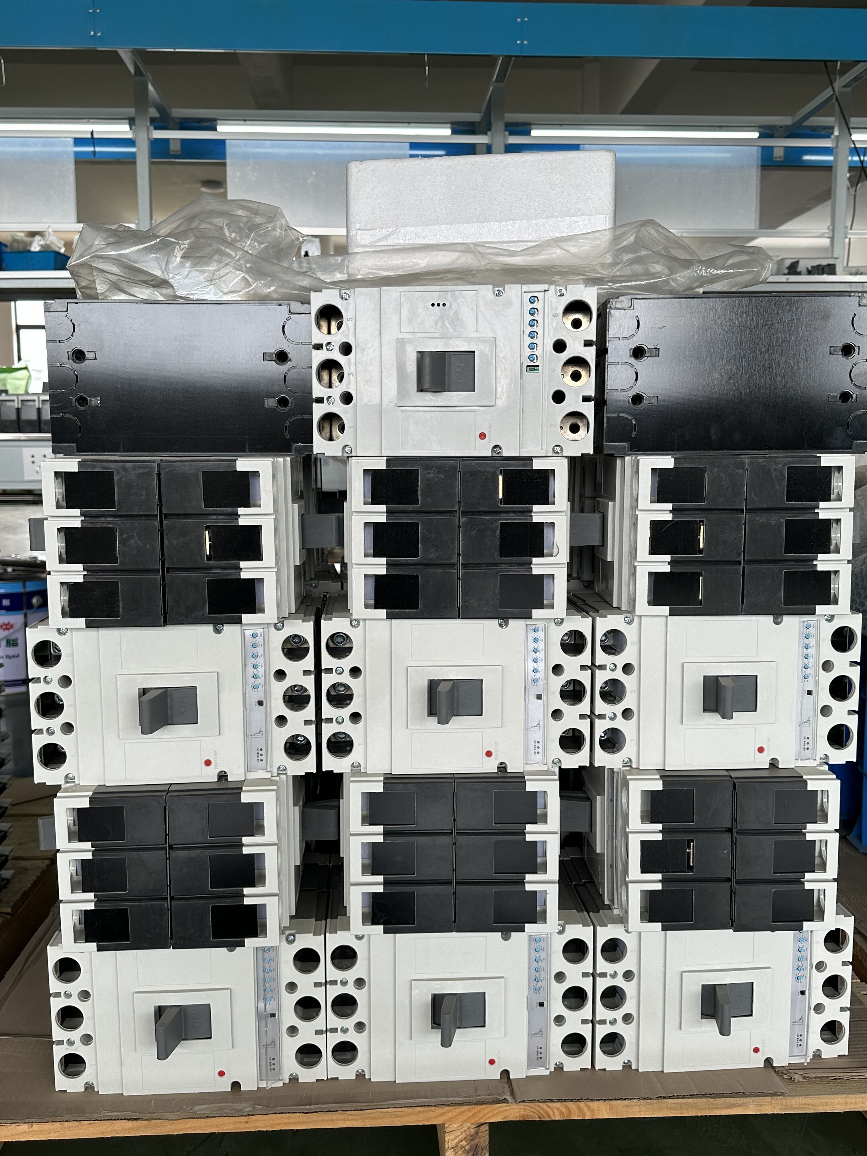 Electronic MCCB 630A, Digital Molded Case Circuit Breaker 50kA manufacture