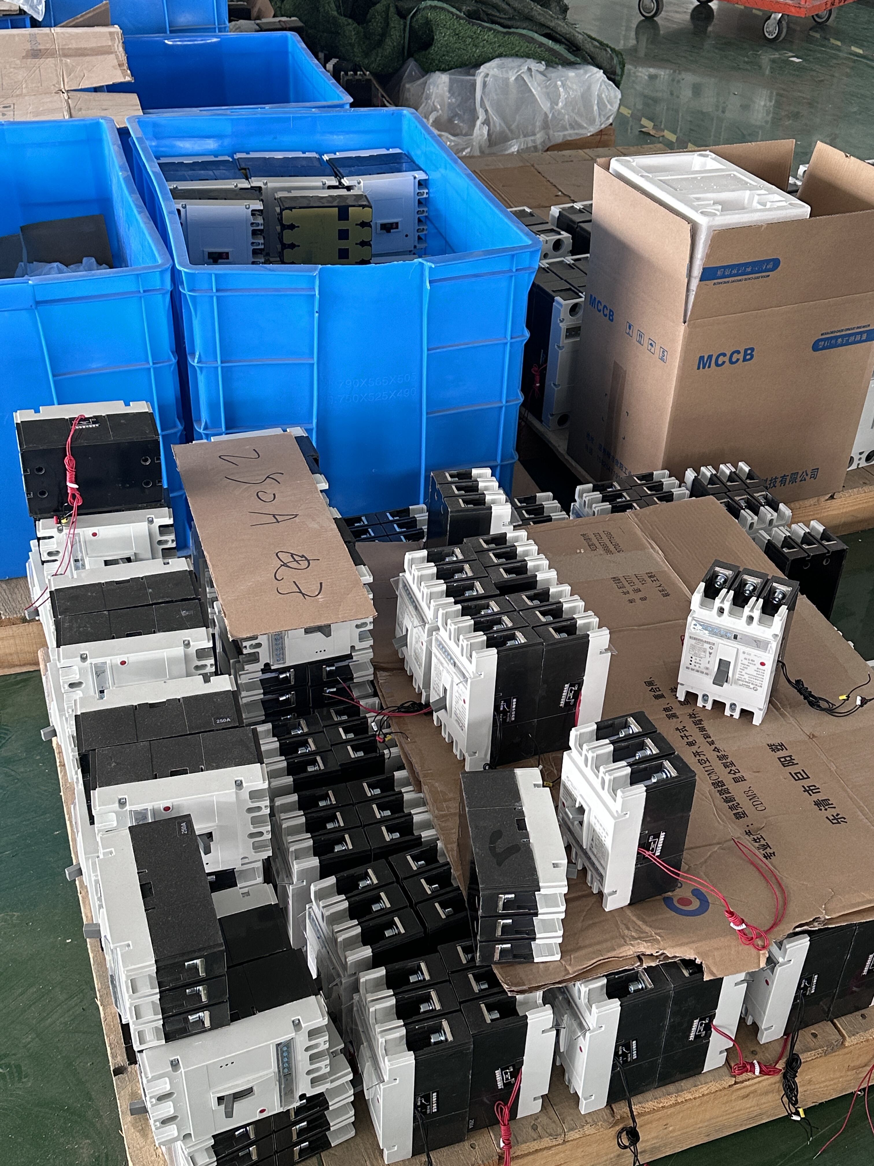 Electronic MCCB 630A, Digital Molded Case Circuit Breaker 50kA manufacture