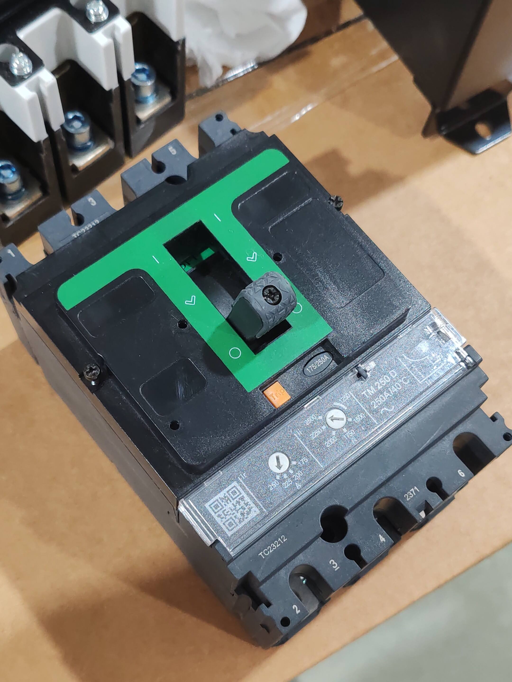 4p 100a 1600a molded case circuit breakers ac mccb-9