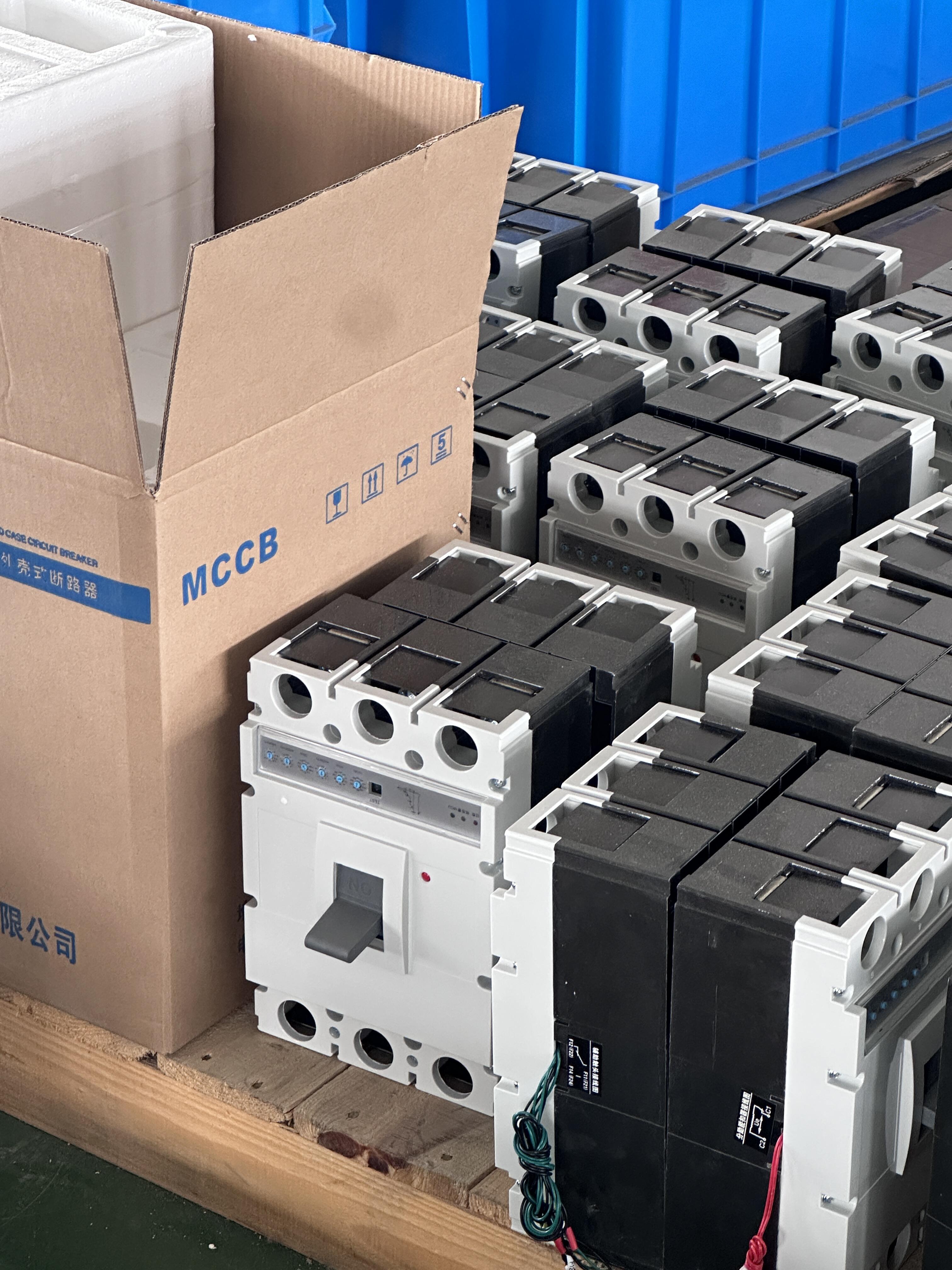 Electronic MCCB 630A, Digital Molded Case Circuit Breaker 50kA manufacture