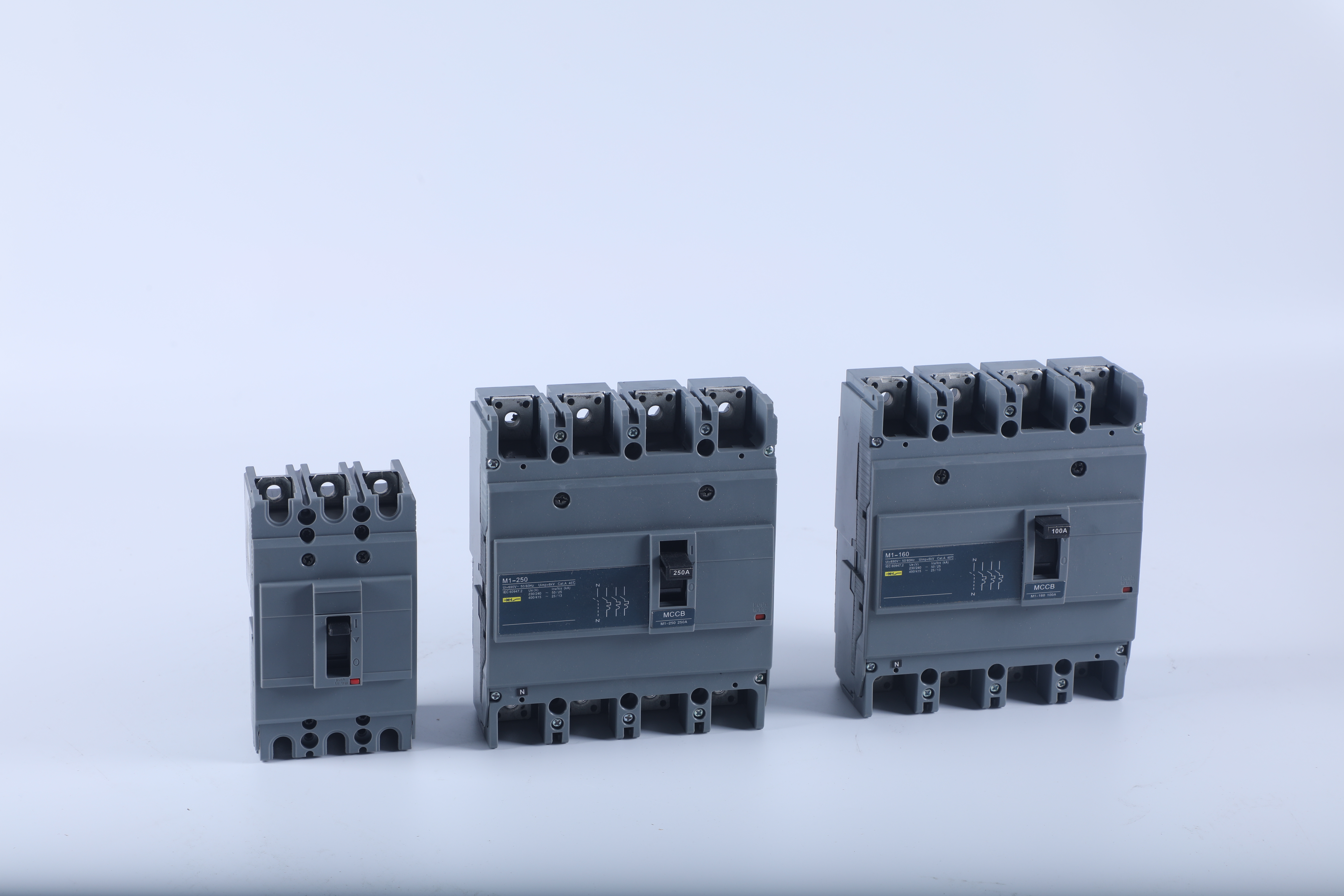 4 pole molded case circuit breaker -1