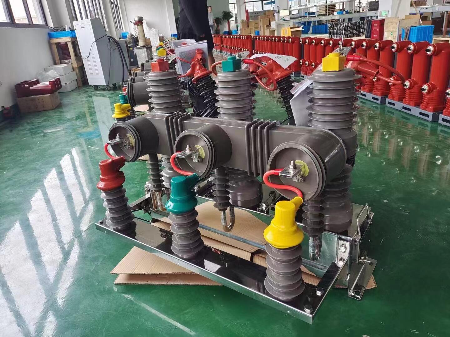 ZW32 Outdoor Vacuum Circuit Breaker 12kV 630A for Pole-Mounted Applications supplier