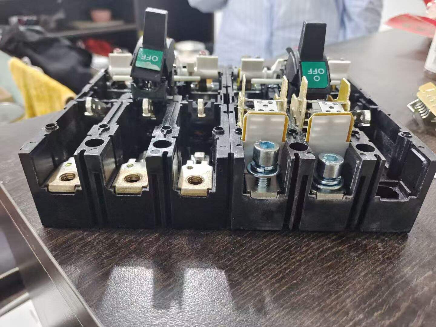 MTM1  3P/4P 63A-1600A  Molded case circuit breakers  AC MCCB supplier