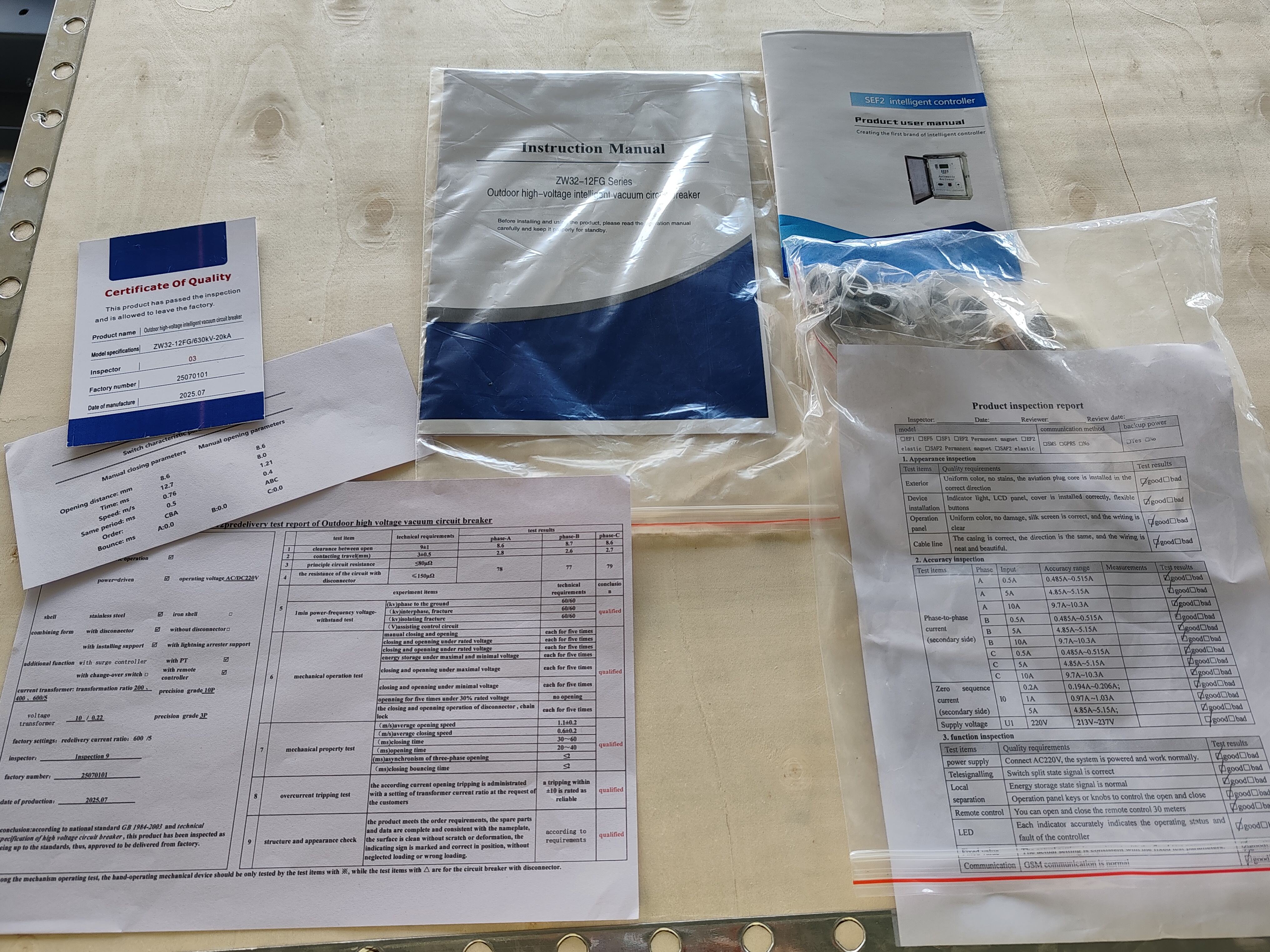 zw32 outdoor vacuum circuit breaker 12kv 630a for pole mounted applications-12