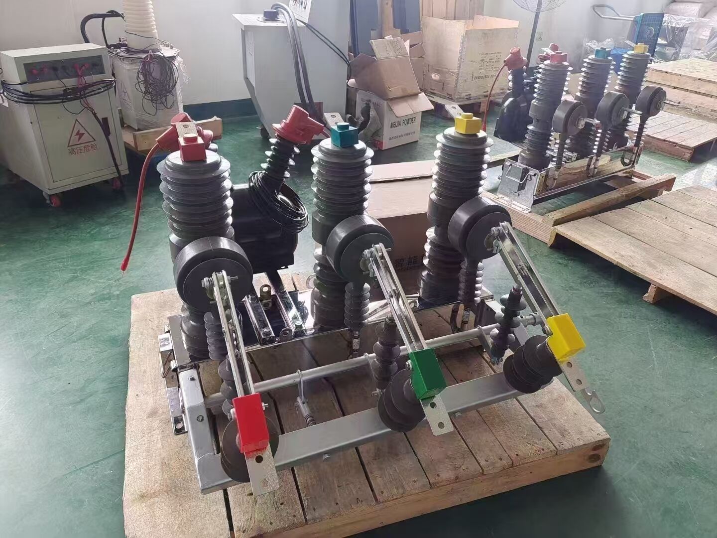 ZW32 Outdoor Vacuum Circuit Breaker 12kV 630A for Pole-Mounted Applications details