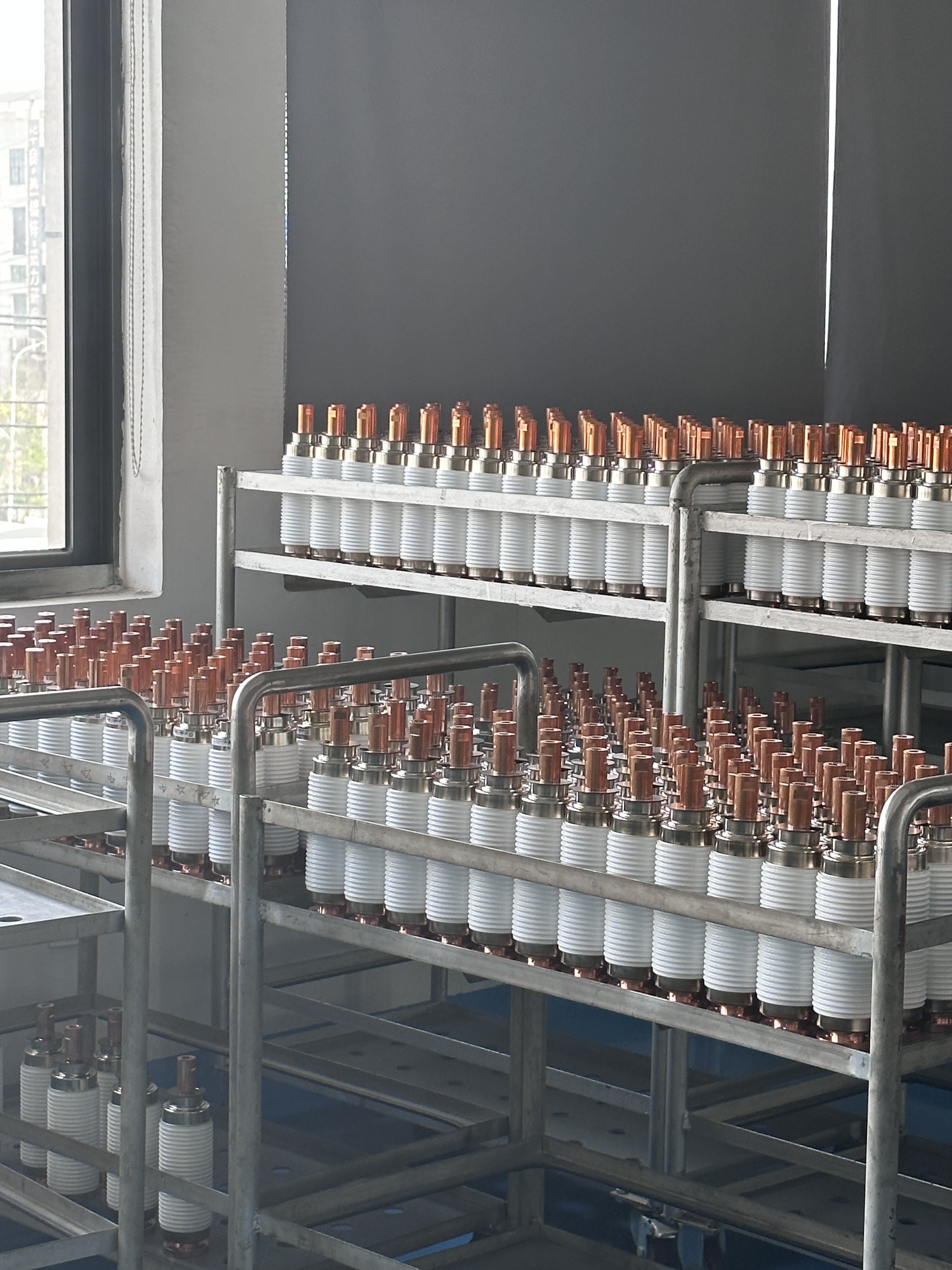 ZW32 Outdoor Vacuum Circuit Breaker 12kV 630A for Pole-Mounted Applications supplier