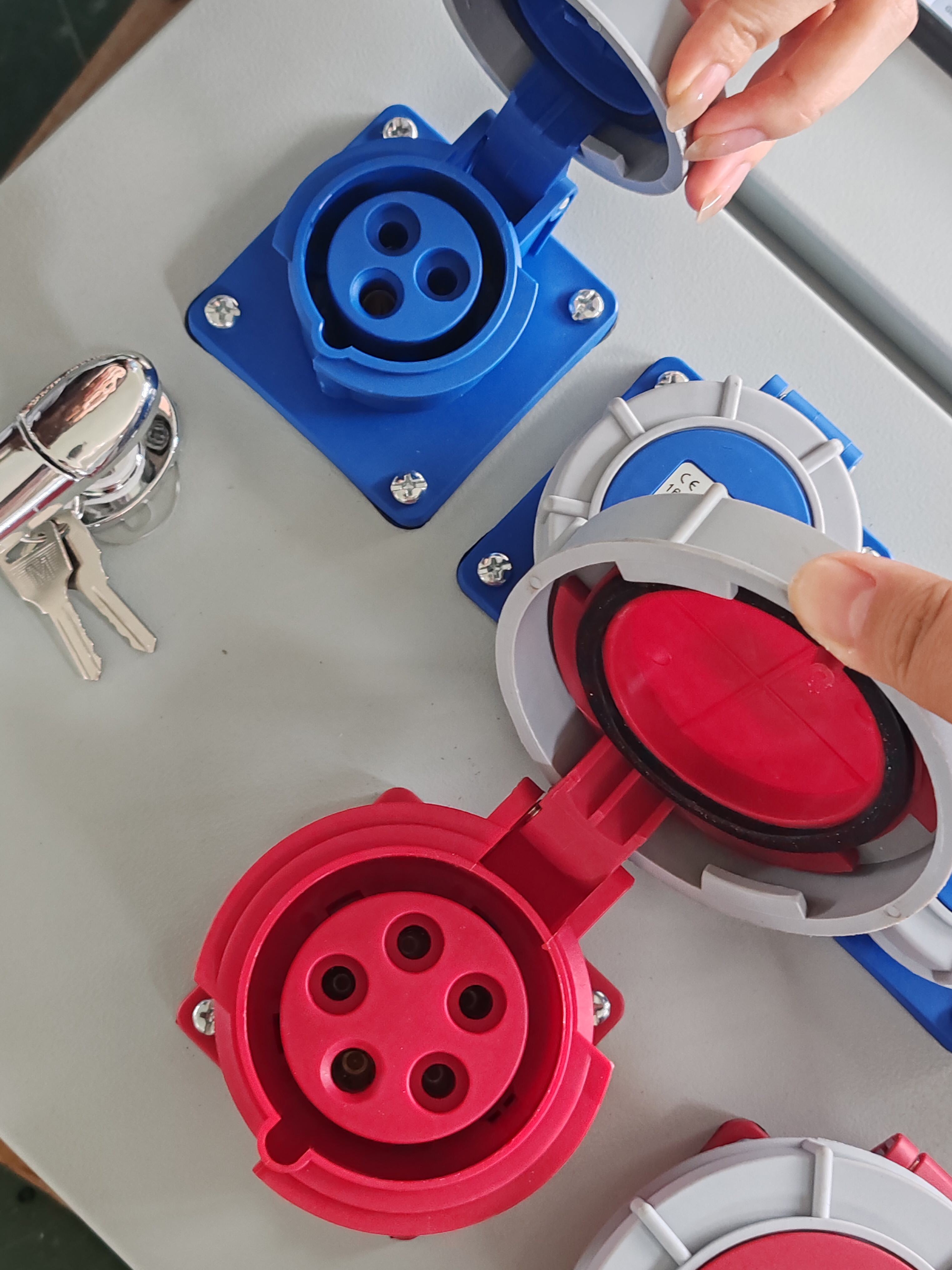 exterior weatherproof outlet cover