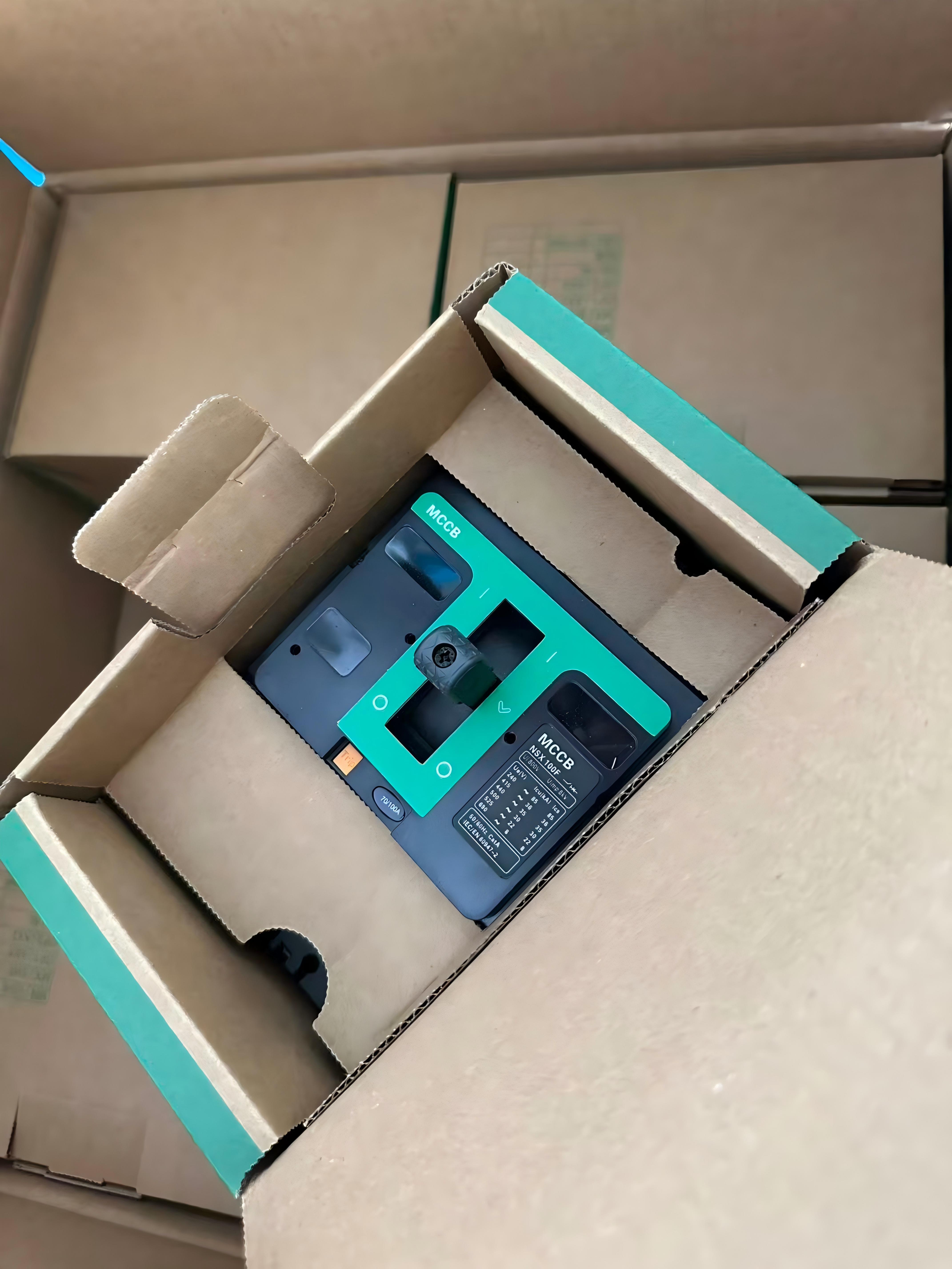 4p 100a 1600a molded case circuit breakers ac mccb-4