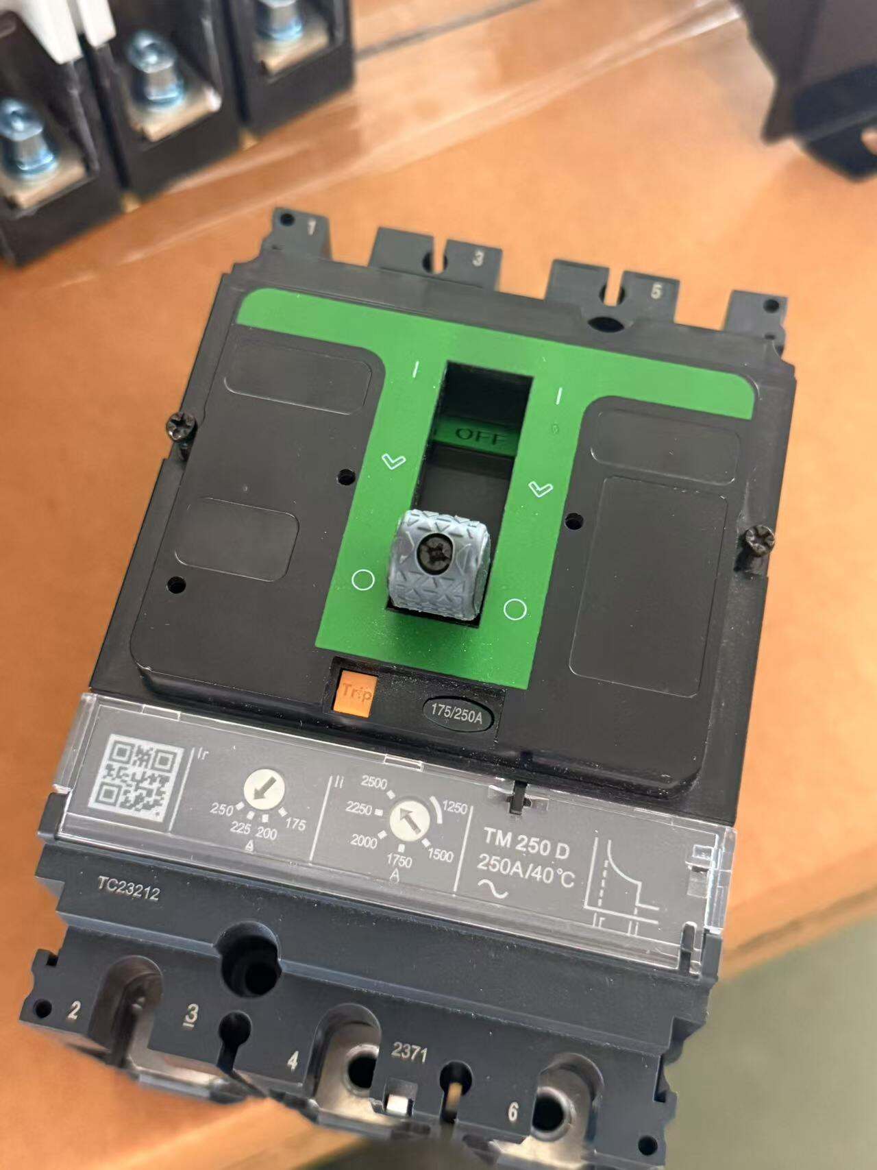 4p 100a 1600a molded case circuit breakers ac mccb-10