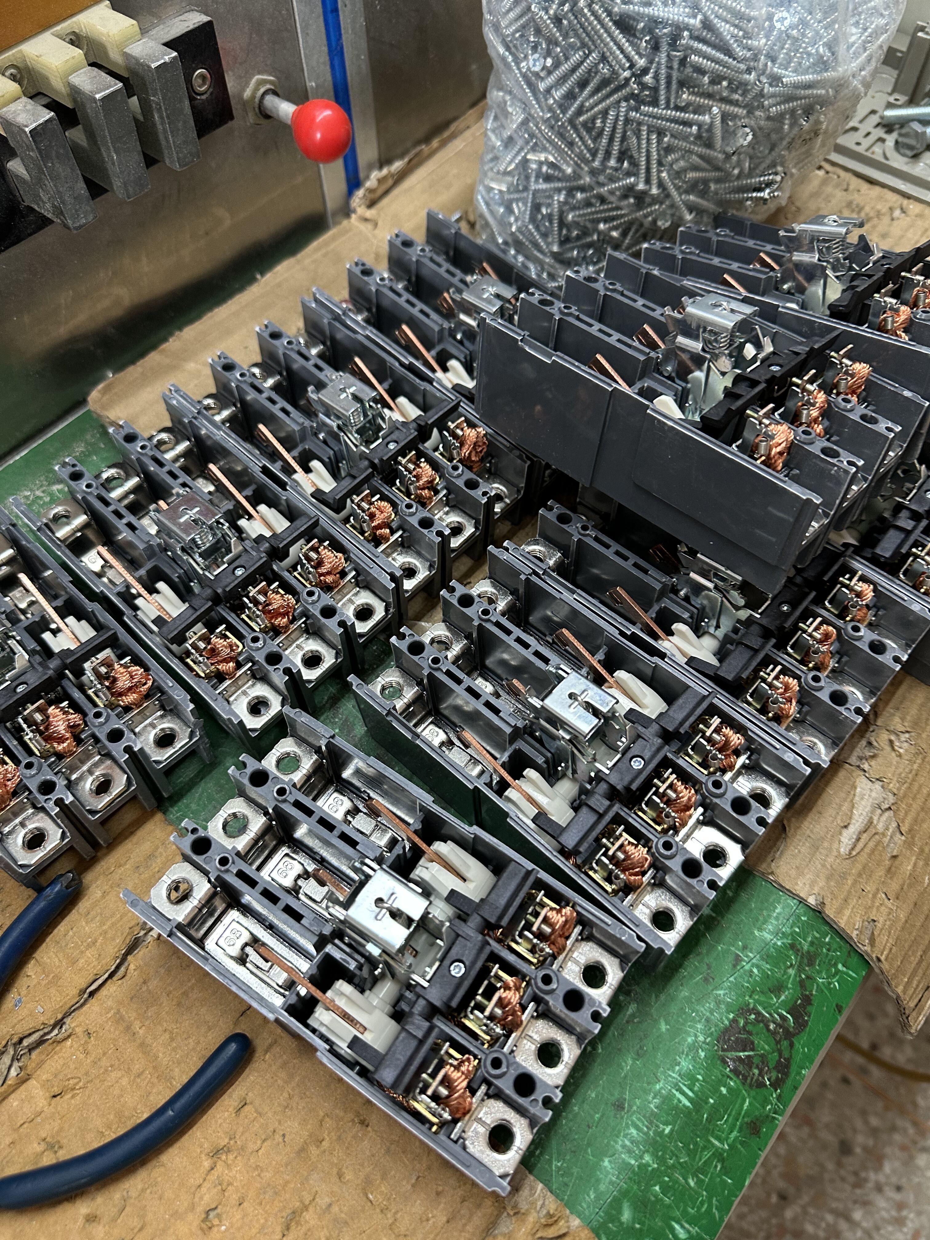 4 pole molded case circuit breaker -4