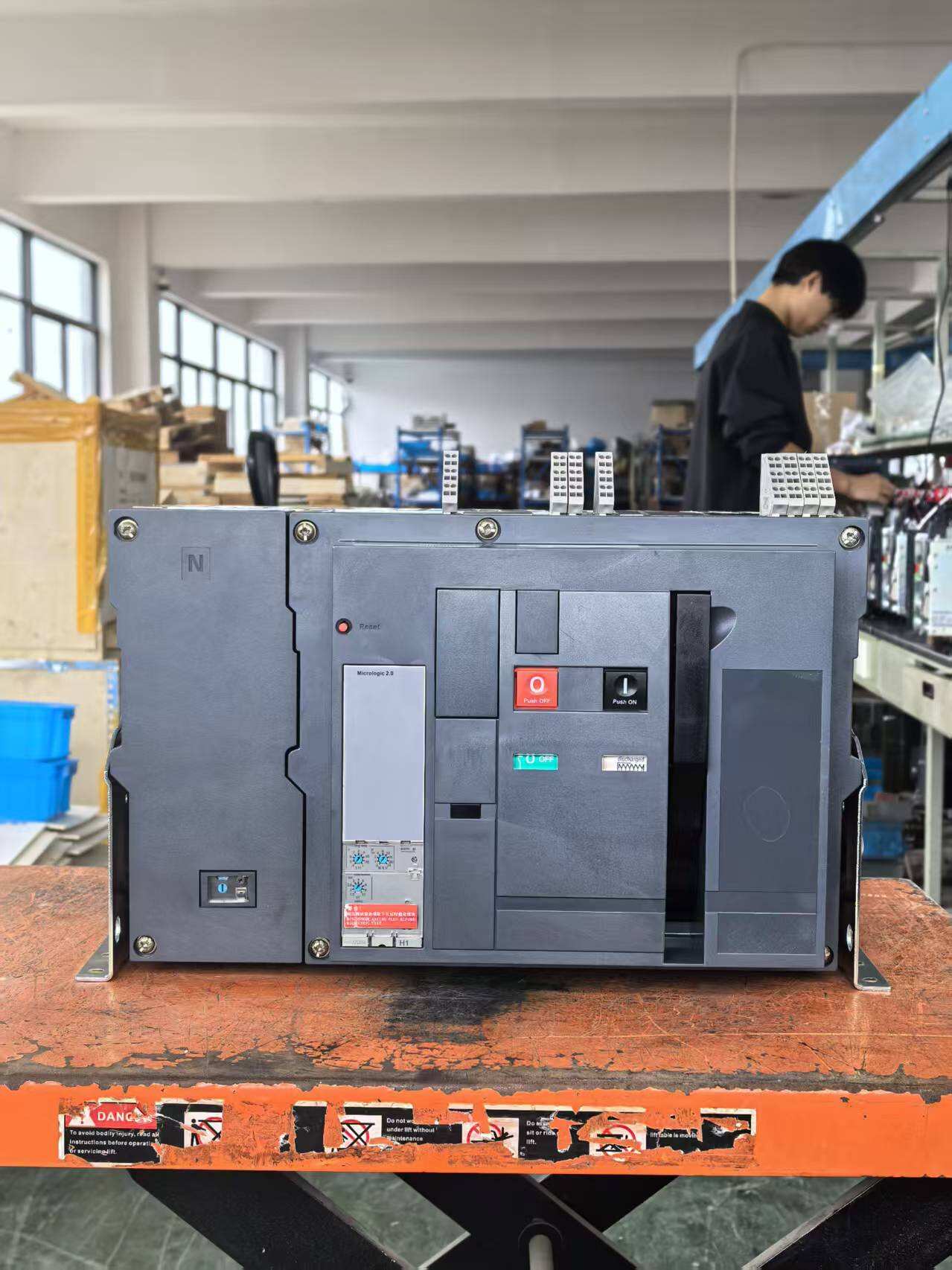 Air Circuit Breaker (ACB) MTNT-630A-6300A Fixed & Drawout Type manufacture