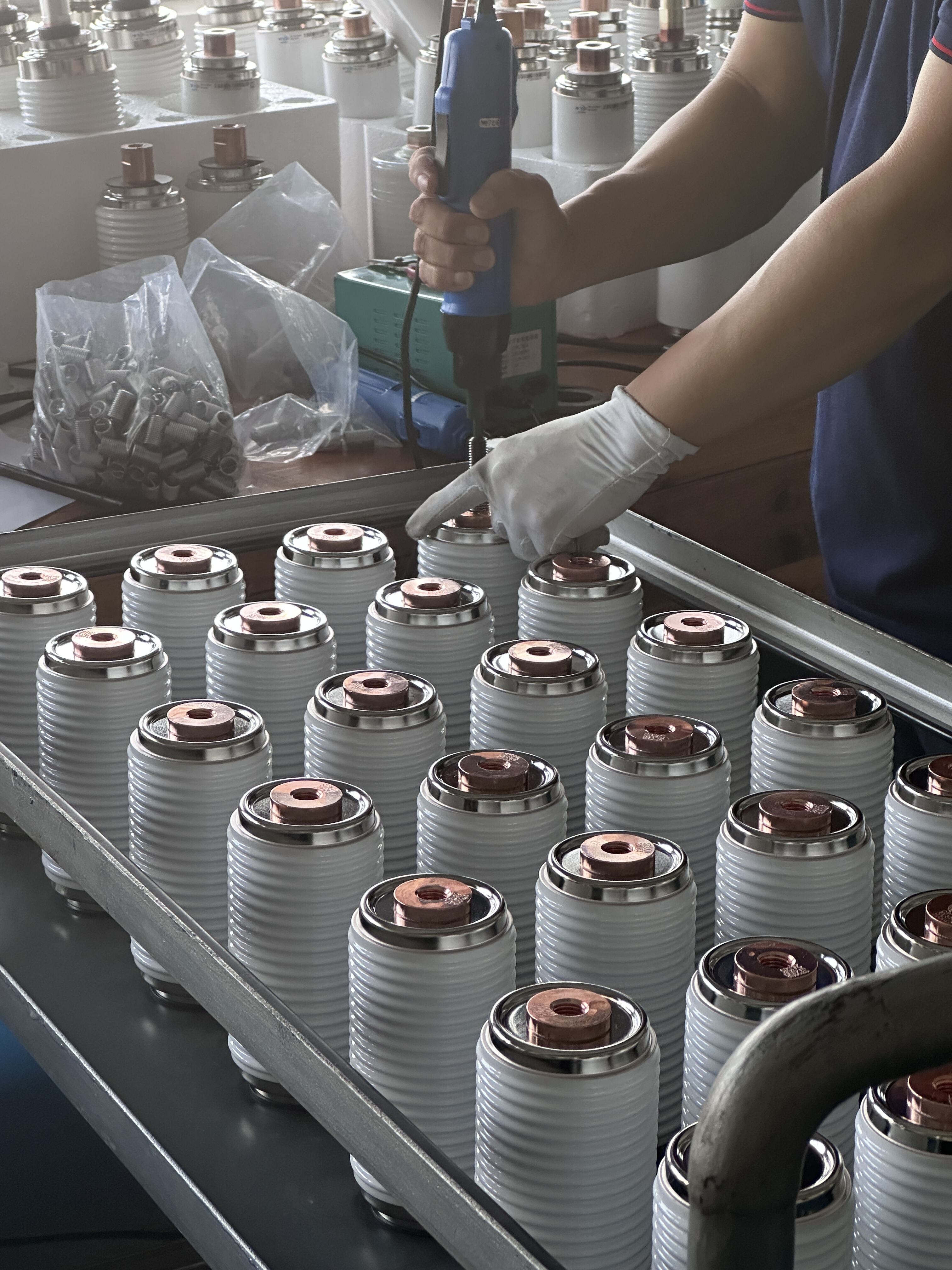 ZW32 Outdoor Vacuum Circuit Breaker 12kV 630A for Pole-Mounted Applications details