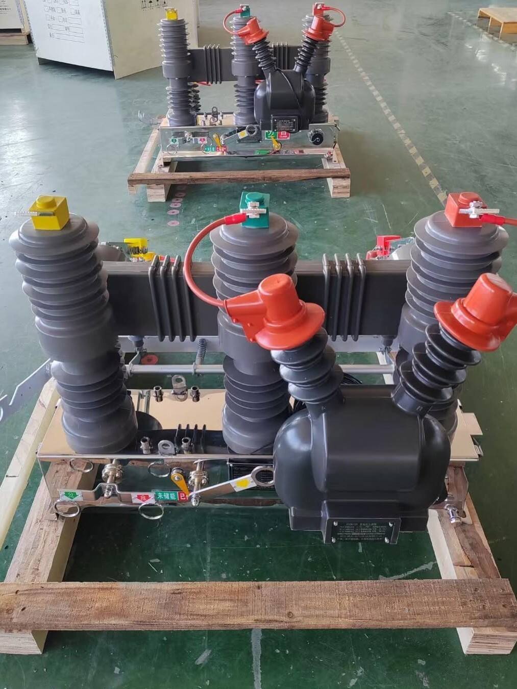 zw32 outdoor vacuum circuit breaker 12kv 630a for pole mounted applications-17