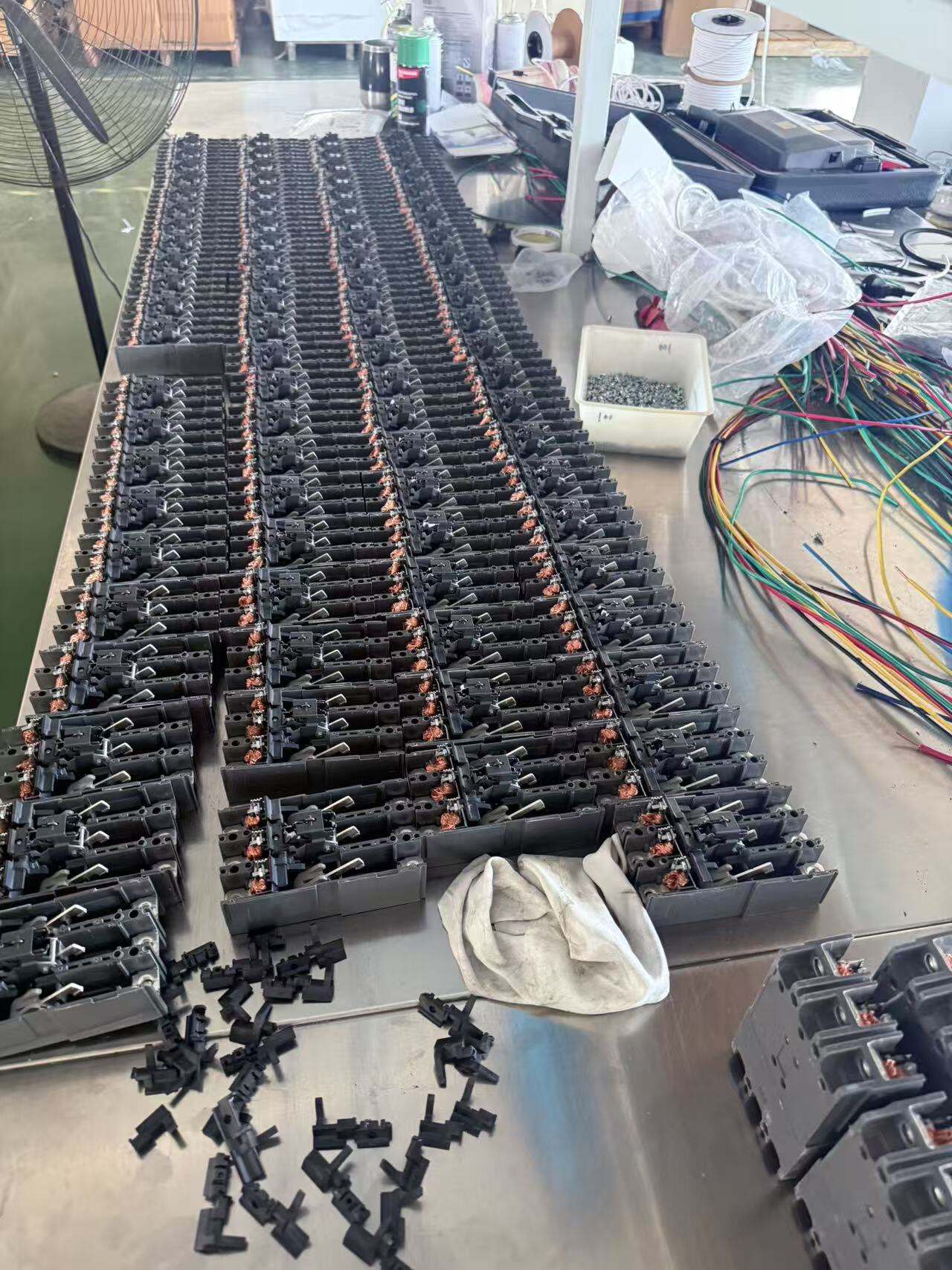 4 pole molded case circuit breaker -13