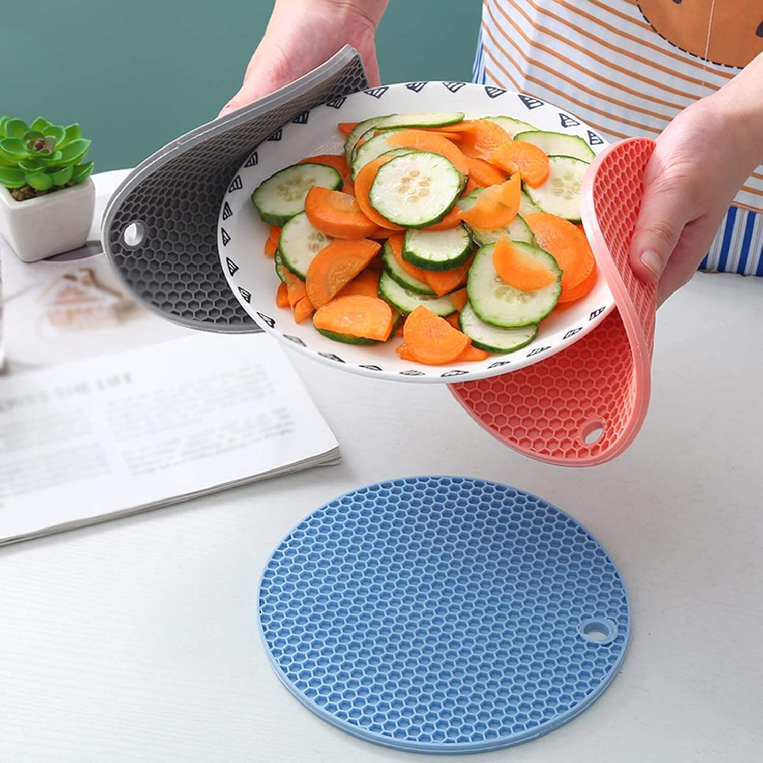 HOT Colorful Silicone hot dish pad for Hot Dishes Pots to Protect Table Non-Slip Heat Resistant details