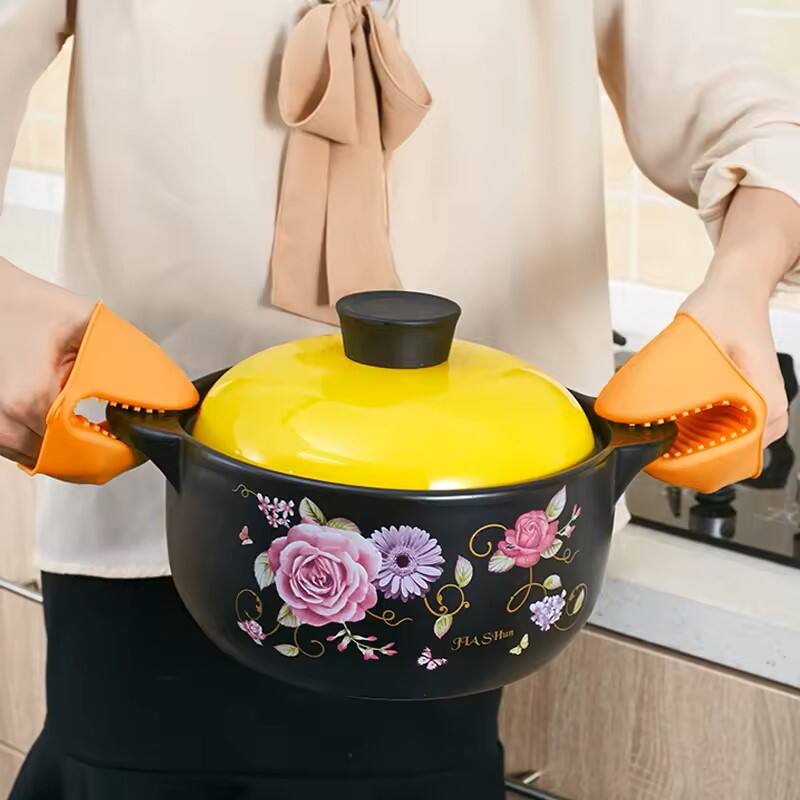 HOT Custom colorful non slip silicone oven mitts kitchen pot holders for oven air fryer supplier