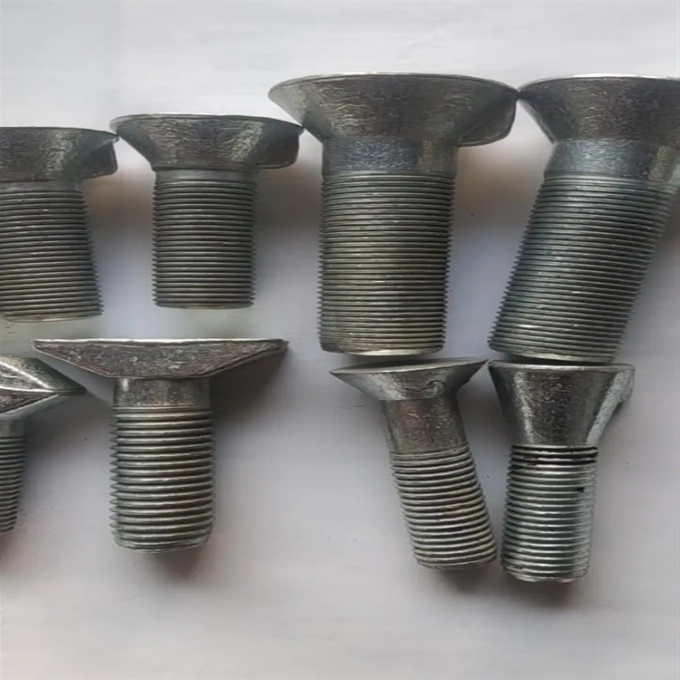 Bolt and nut for mill liner