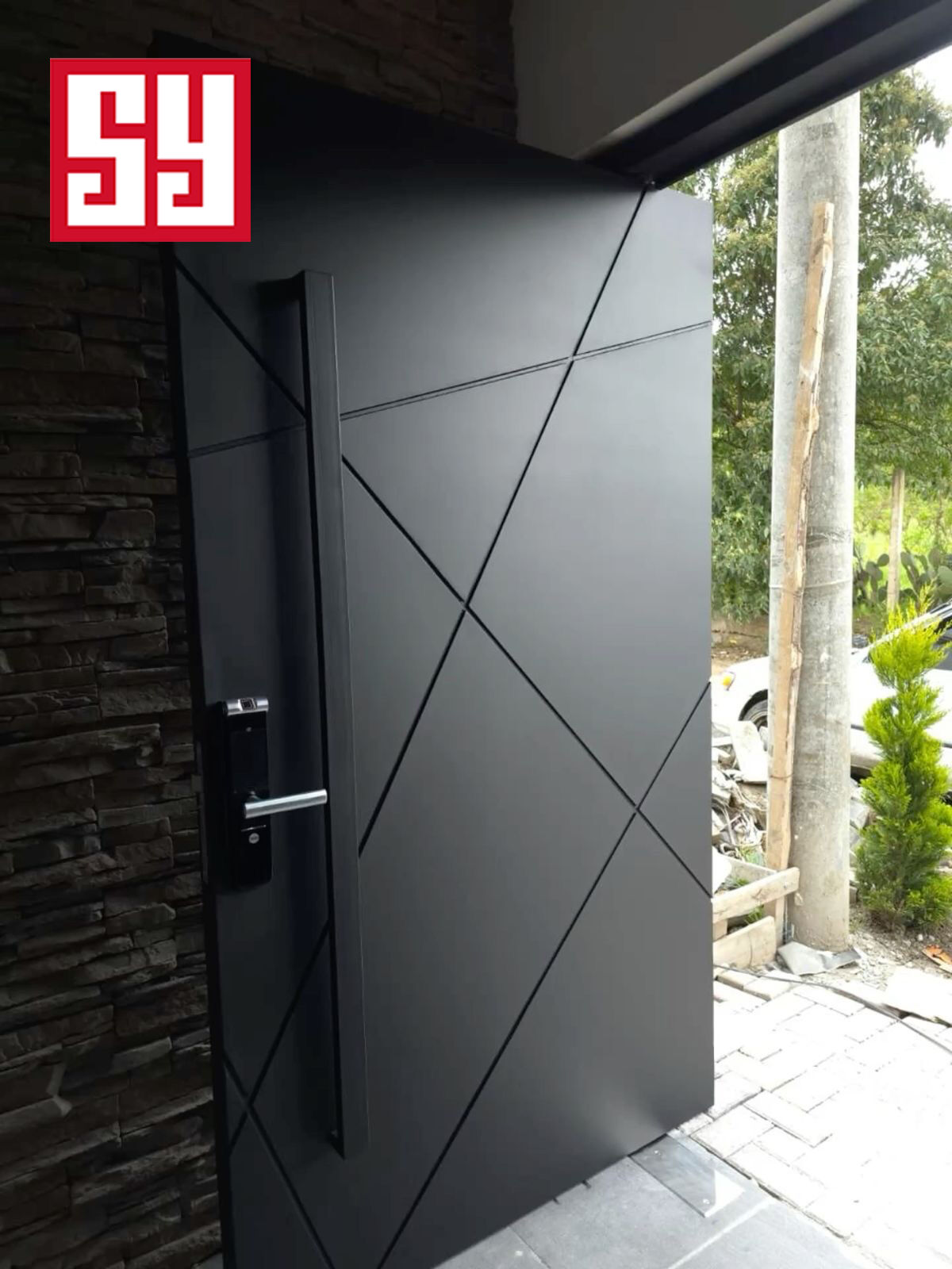 Transforme sua Entrada com Nossas Portas de Giro Residenciais