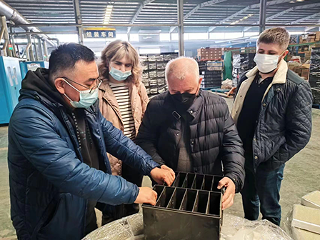 Welcome Russia Customer Visit Our Factory