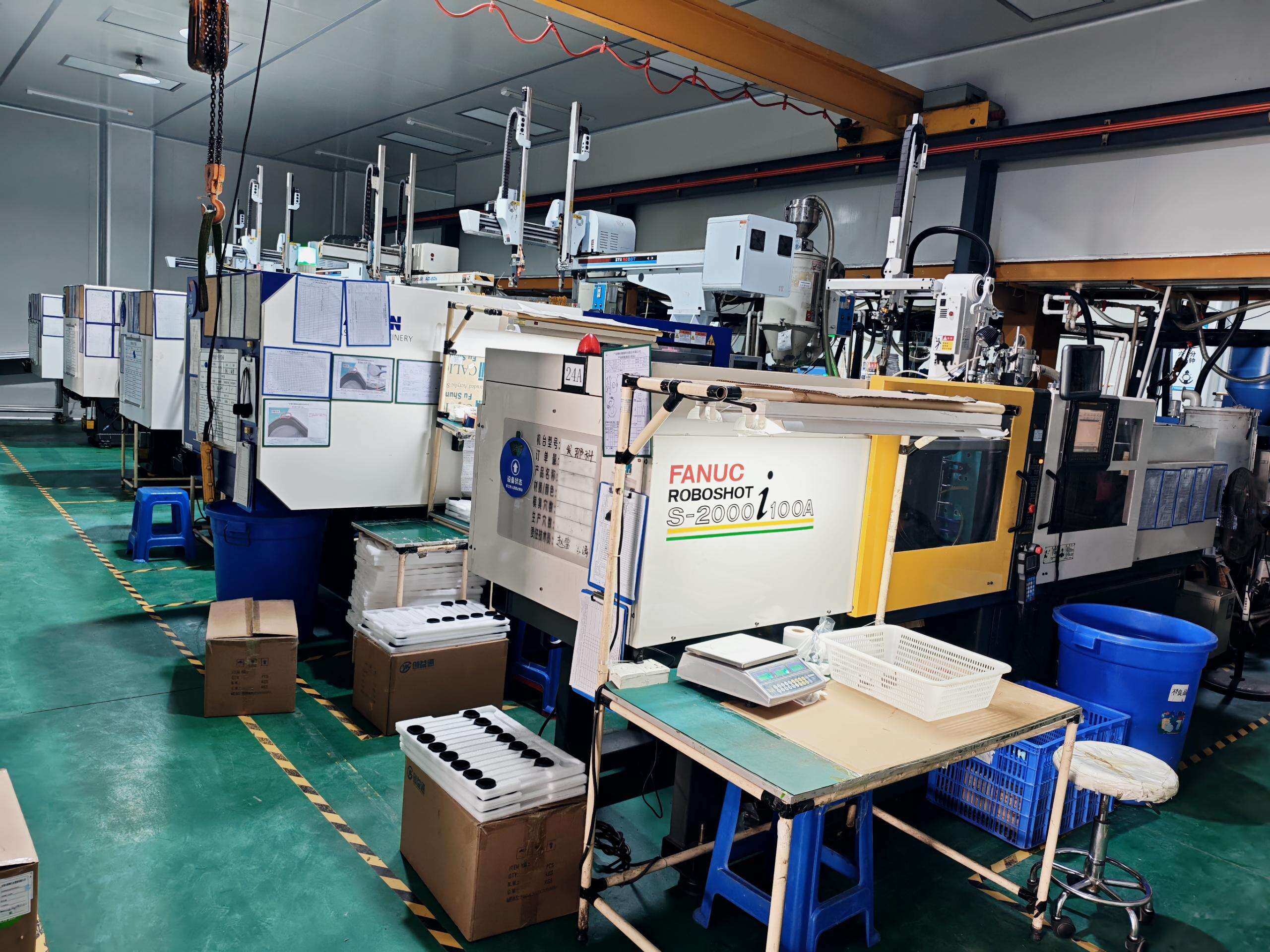 Injection molding machine electrical system, oil pressure system, mold locking part, injection part maintenance points